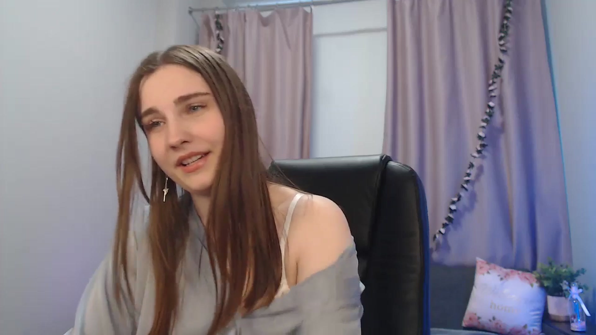 Gallery image thumbnail from LaneyGrey's myfreecams stream on, 10/14/2024, 12:27 image 3 of 20