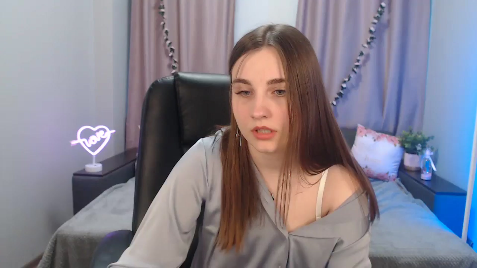 Gallery image thumbnail from LaneyGrey's myfreecams stream on, 10/14/2024, 12:27 image 20 of 20