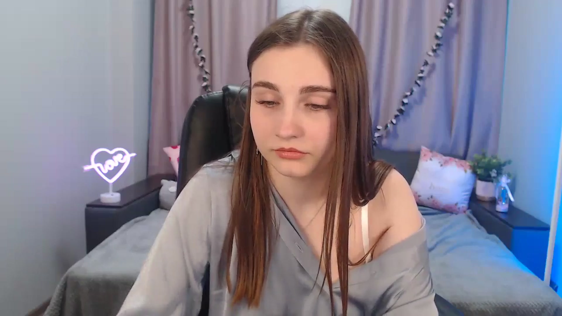 Gallery image thumbnail from LaneyGrey's myfreecams stream on, 10/14/2024, 12:27 image 5 of 20