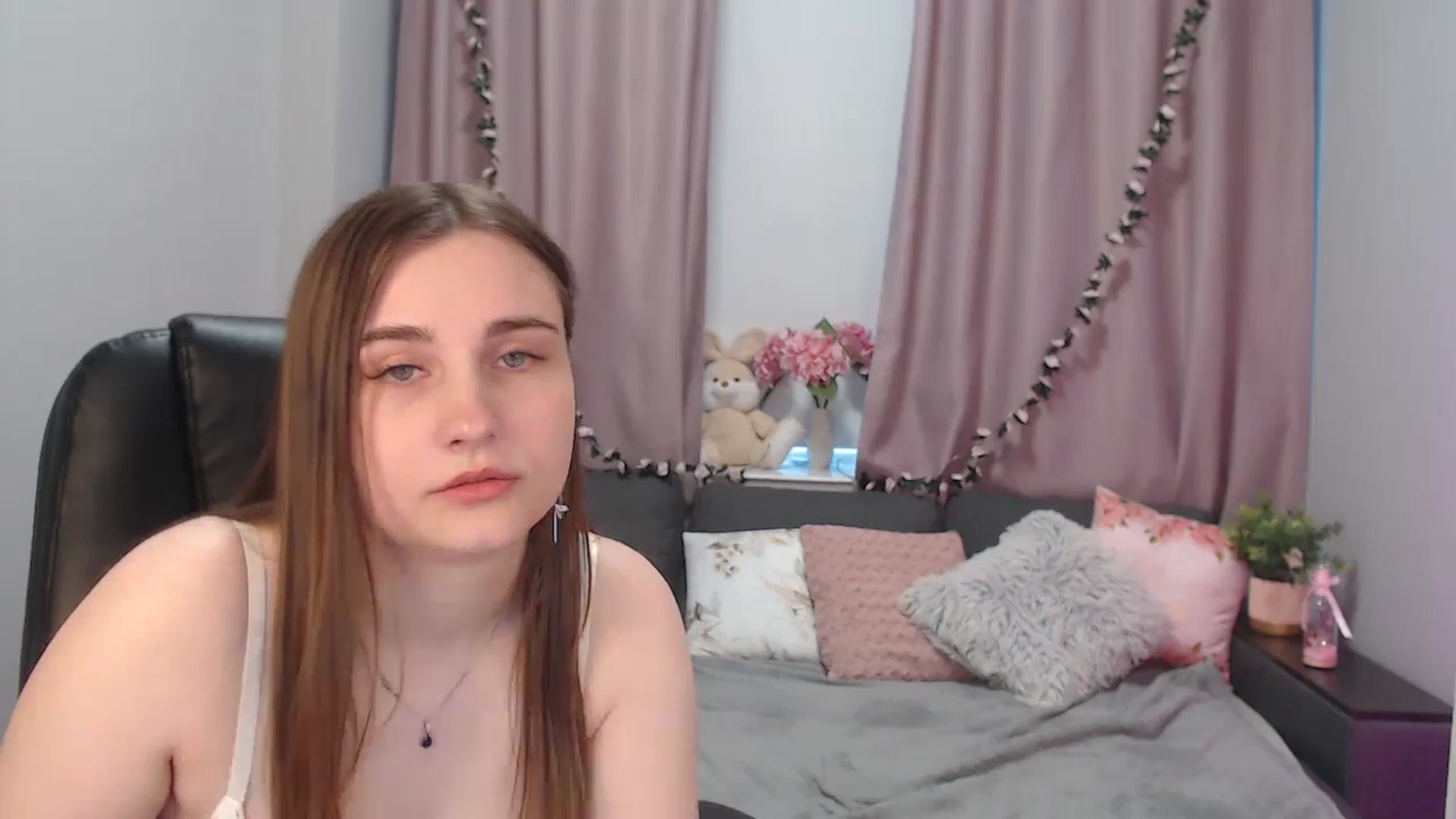 Gallery image thumbnail from LaneyGrey's myfreecams stream on, 10/14/2024, 13:57 image 9 of 20