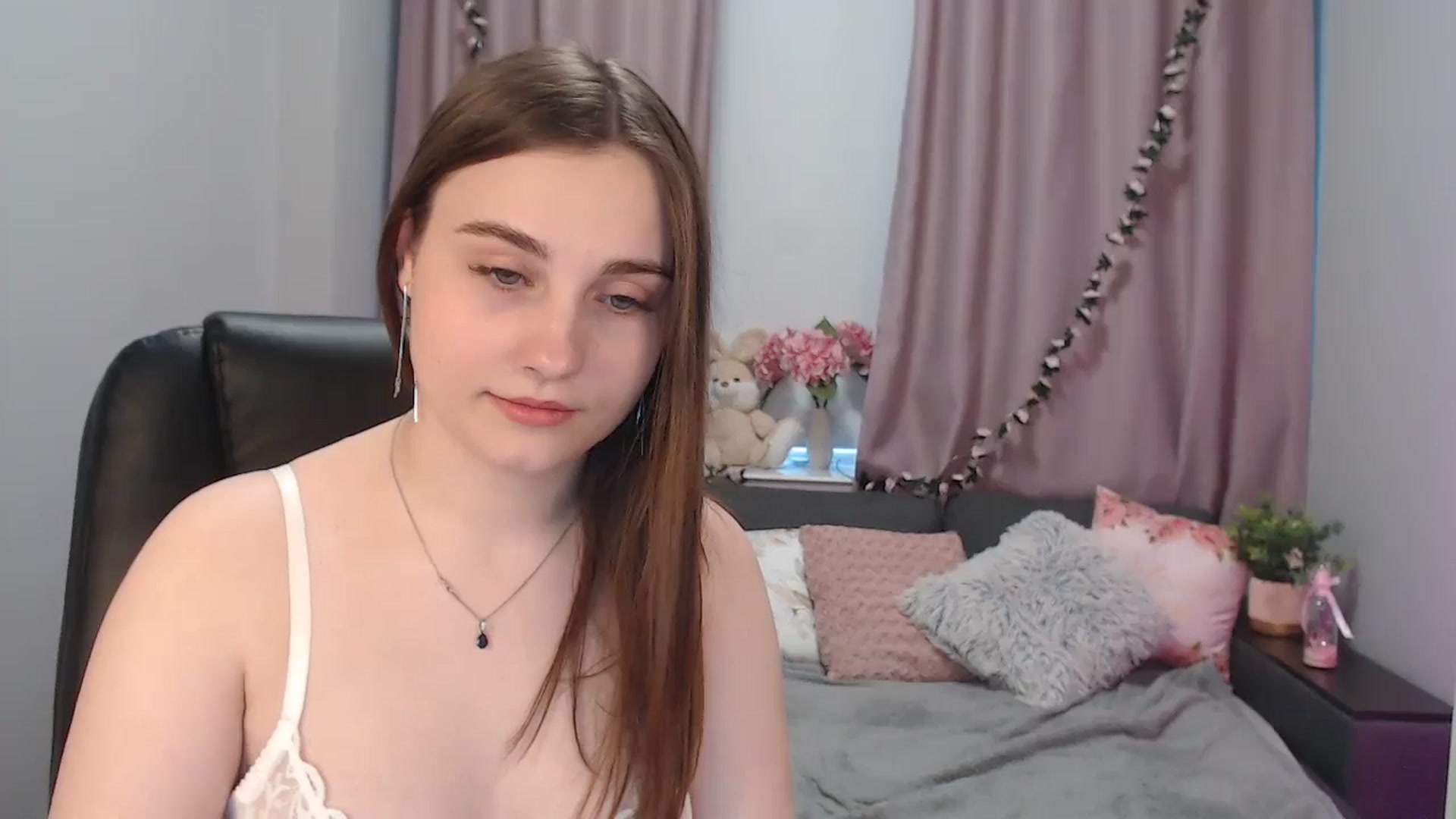 Gallery image thumbnail from LaneyGrey's myfreecams stream on, 10/14/2024, 13:57 image 7 of 20