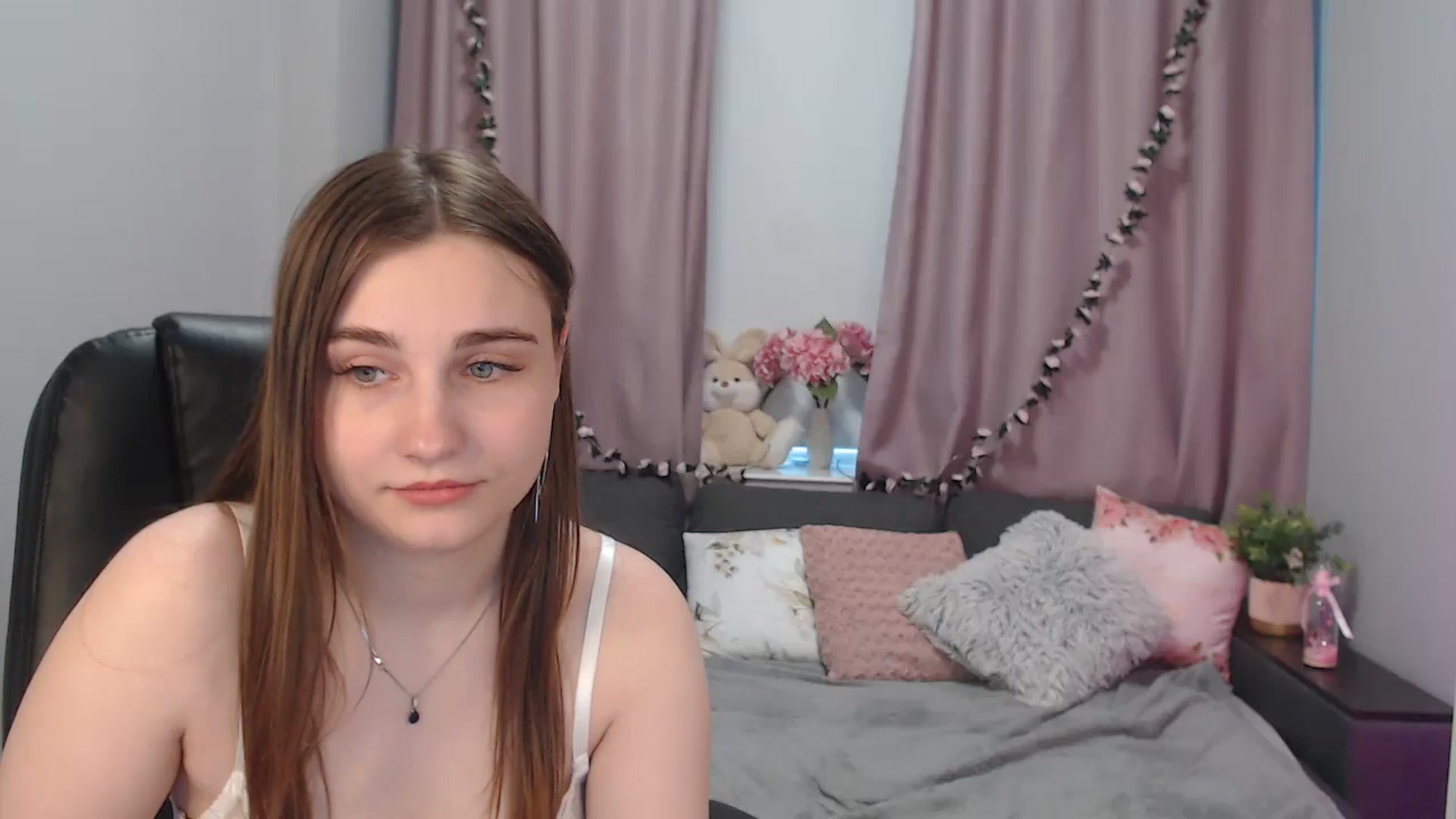 Gallery image thumbnail from LaneyGrey's myfreecams stream on, 10/14/2024, 13:57 image 8 of 20