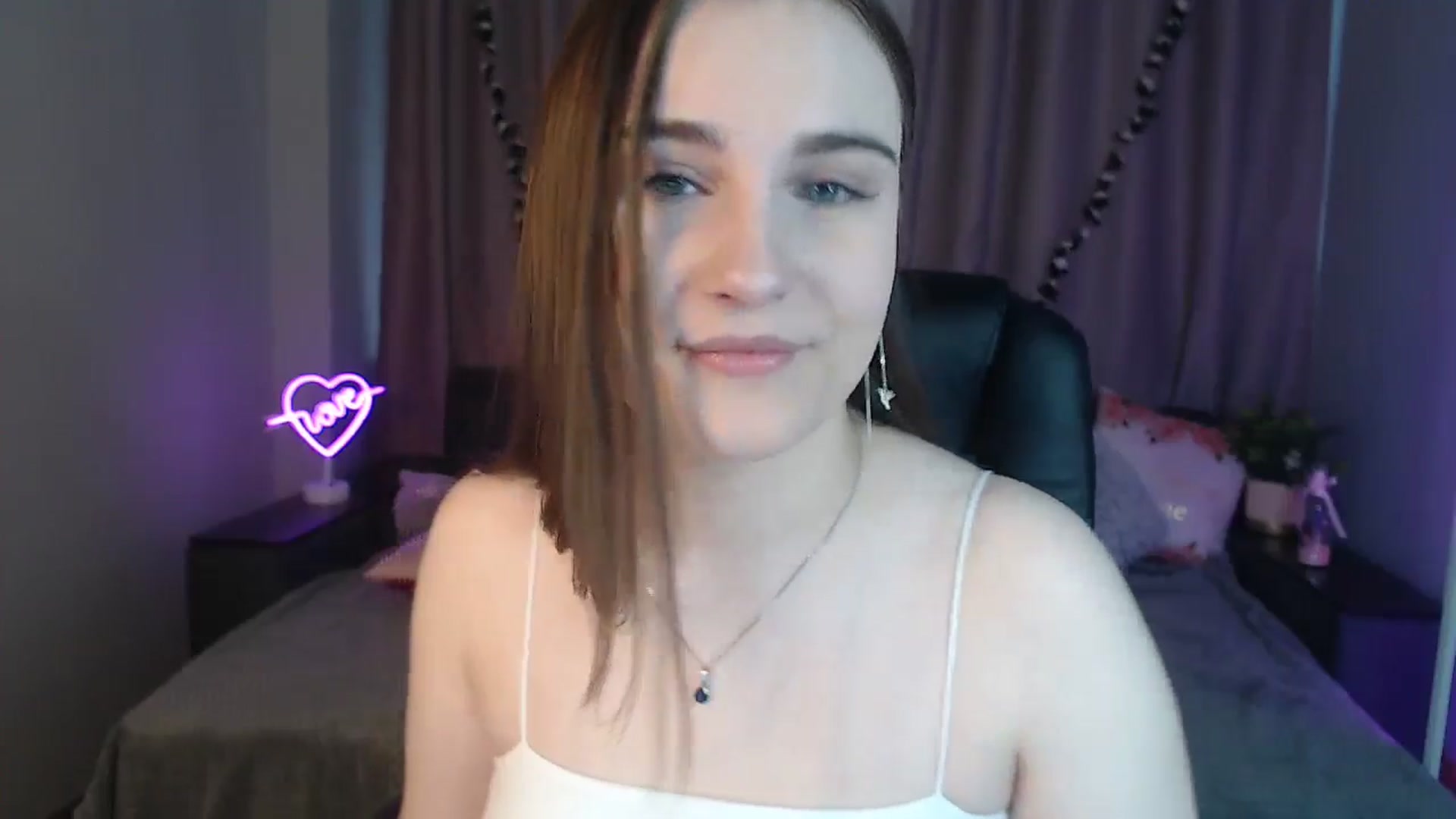 Gallery image thumbnail from LaneyGrey's myfreecams stream on, 10/15/2024, 08:37 image 3 of 20