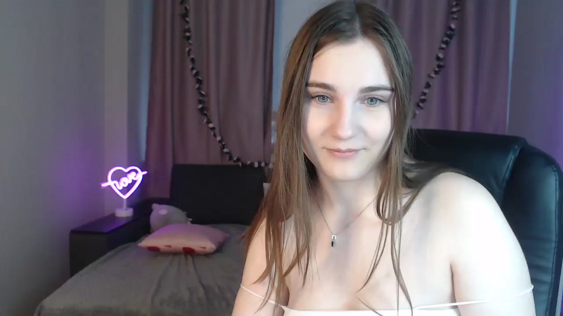 Gallery image thumbnail from LaneyGrey's myfreecams stream on, 10/15/2024, 08:37 image 17 of 20