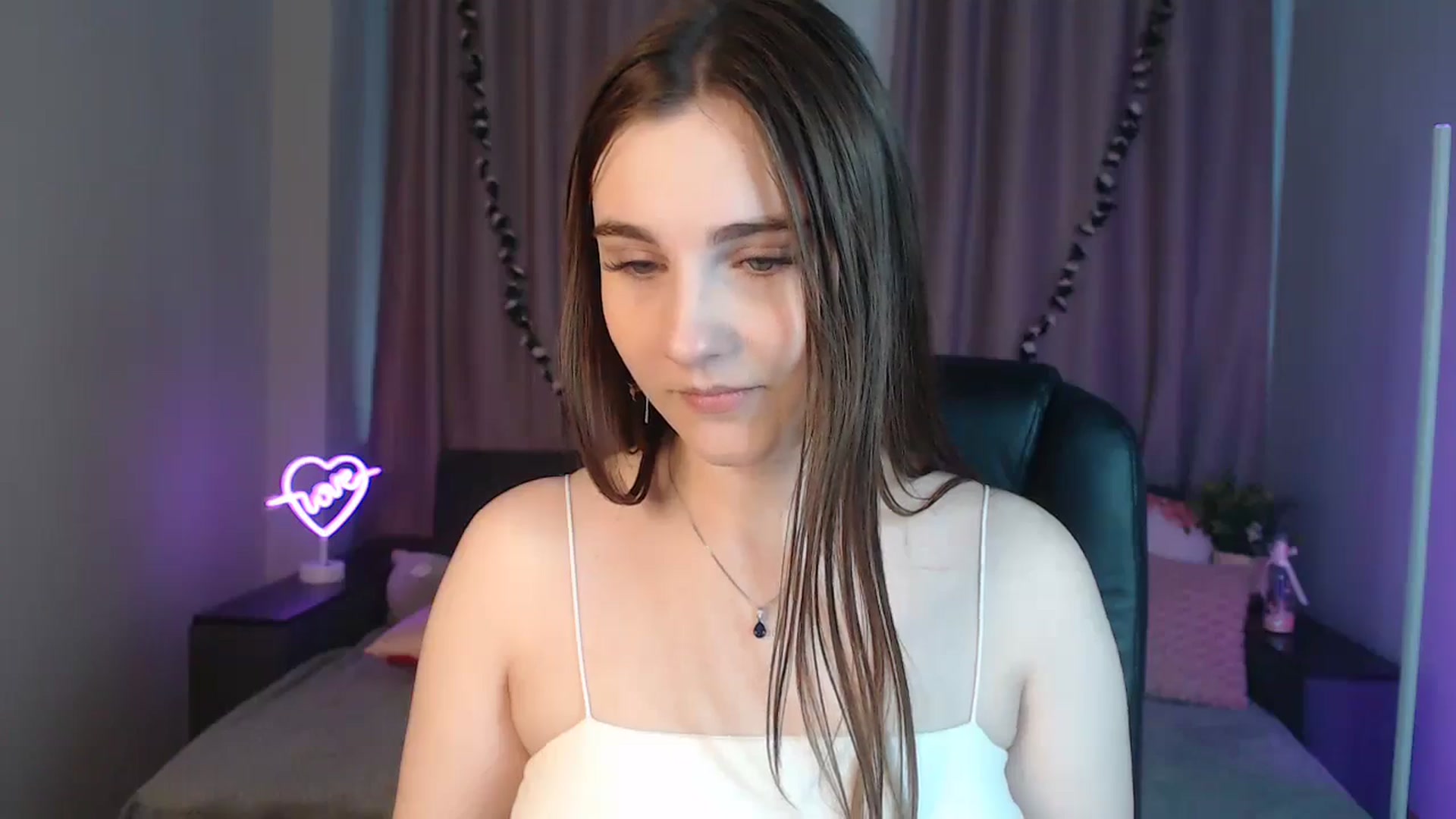 Gallery image thumbnail from LaneyGrey's myfreecams stream on, 10/15/2024, 09:25 image 6 of 20