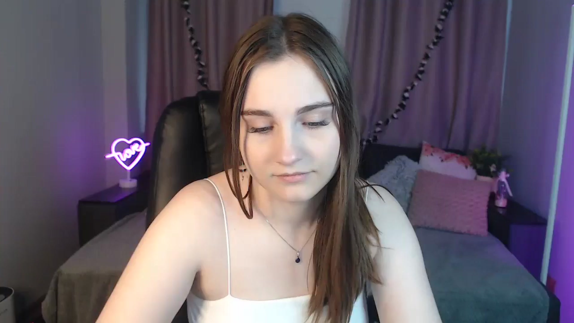 Gallery image thumbnail from LaneyGrey's myfreecams stream on, 10/15/2024, 09:25 image 1 of 20