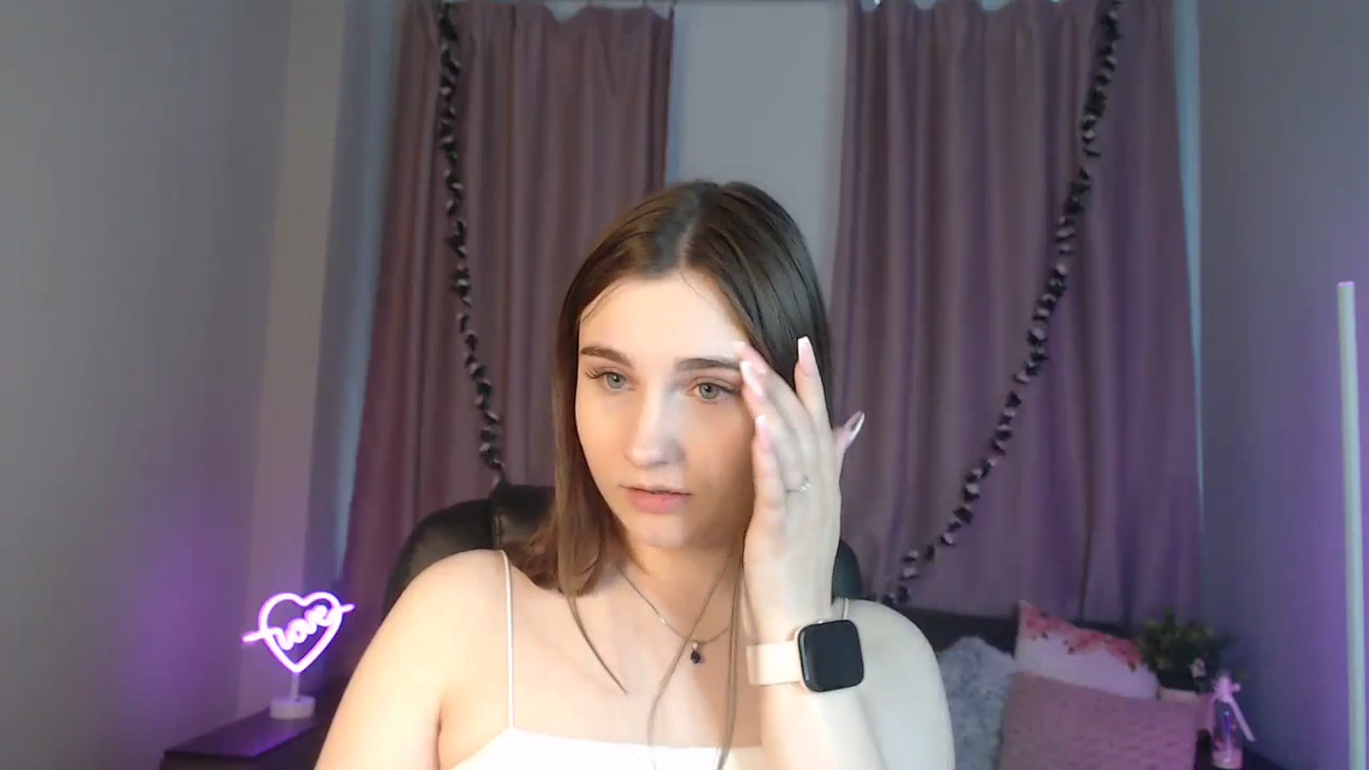 Gallery image thumbnail from LaneyGrey's myfreecams stream on, 10/15/2024, 09:25 image 8 of 20