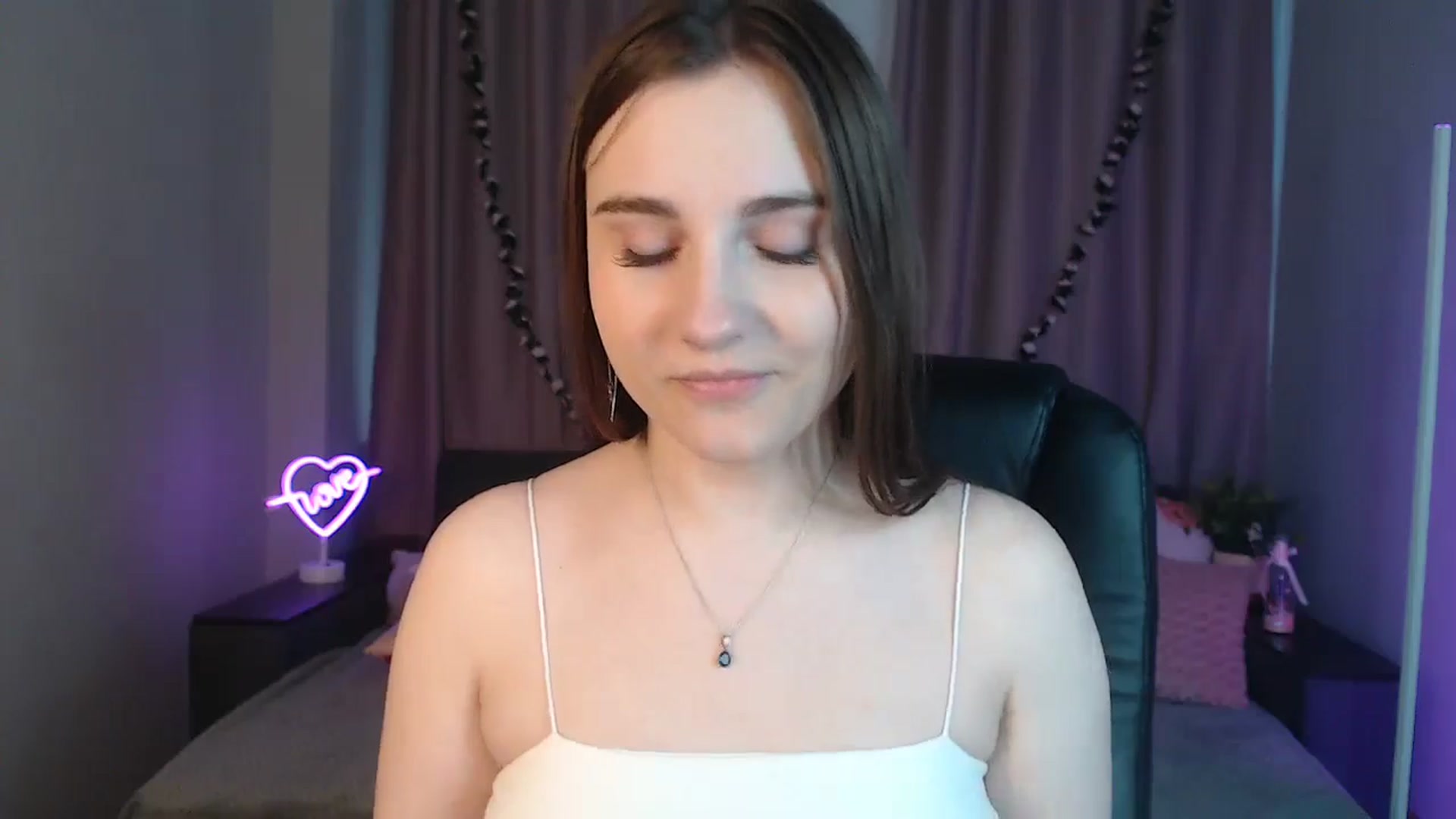 Gallery image thumbnail from LaneyGrey's myfreecams stream on, 10/15/2024, 09:25 image 5 of 20