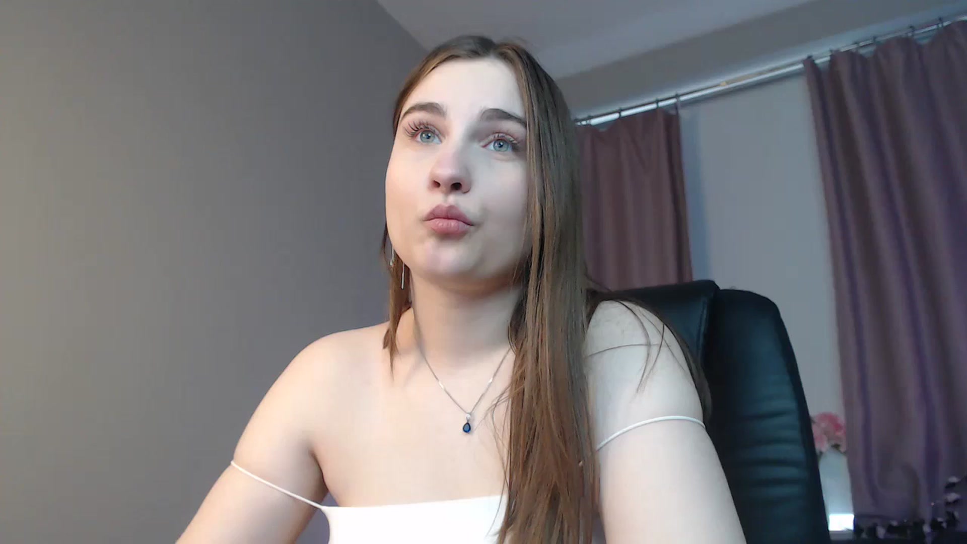 Gallery image thumbnail from LaneyGrey's myfreecams stream on, 10/15/2024, 10:27 image 8 of 20