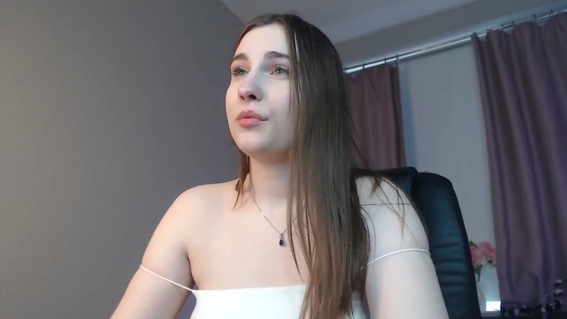 Gallery image thumbnail from LaneyGrey's myfreecams stream on, 10/15/2024, 10:27 image 6 of 20
