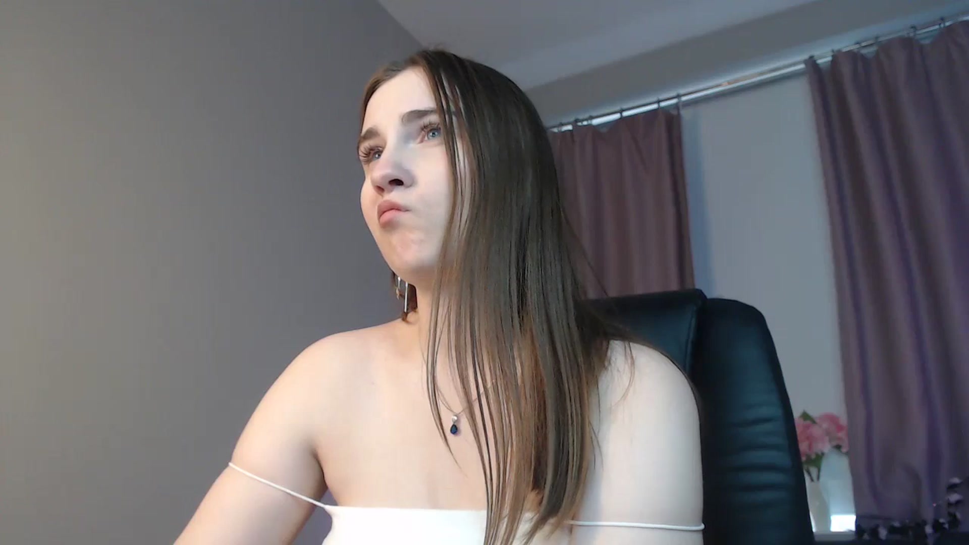 Gallery image thumbnail from LaneyGrey's myfreecams stream on, 10/15/2024, 10:27 image 4 of 20