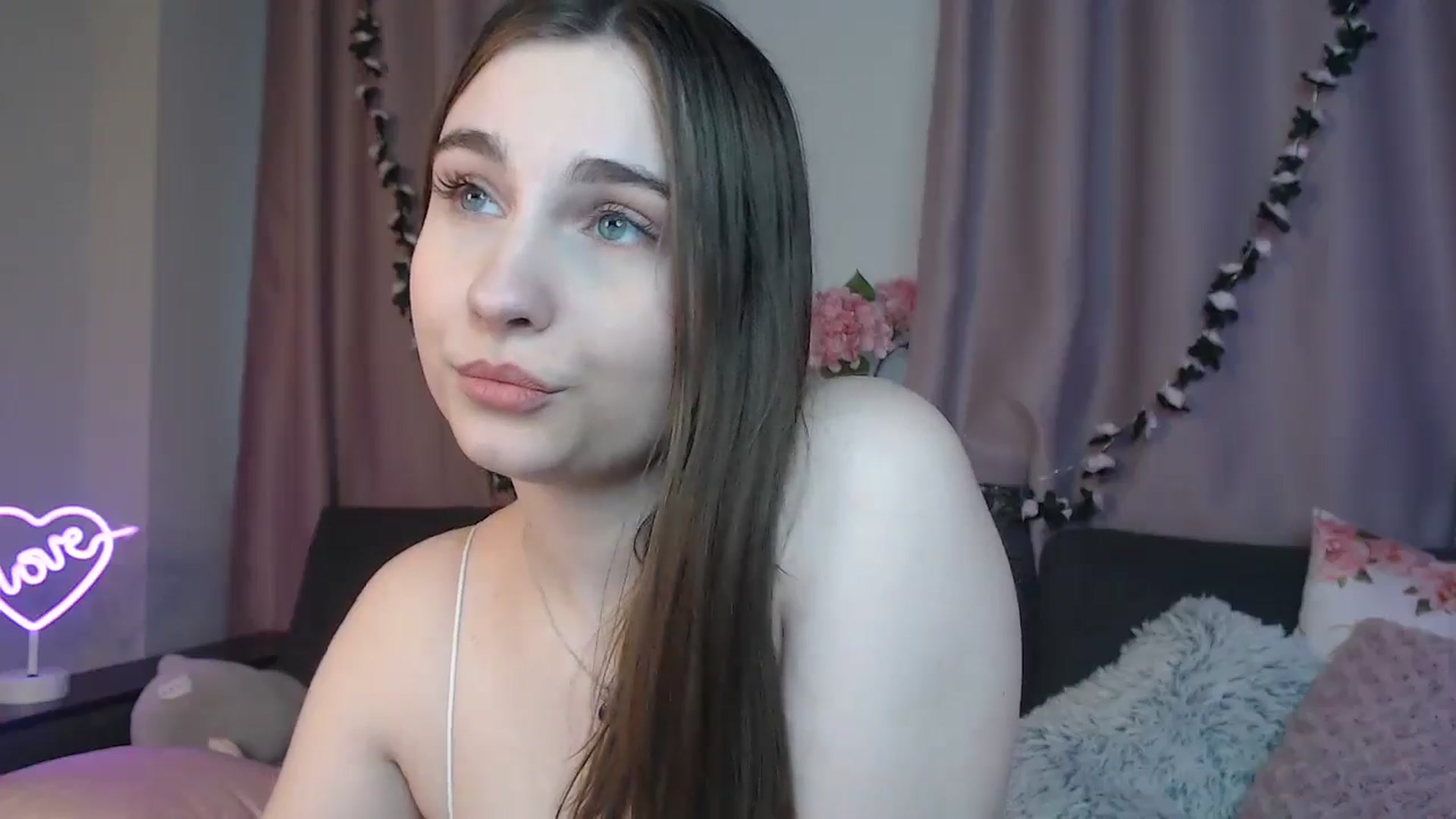 Gallery image thumbnail from LaneyGrey's myfreecams stream on, 10/15/2024, 11:50 image 12 of 20