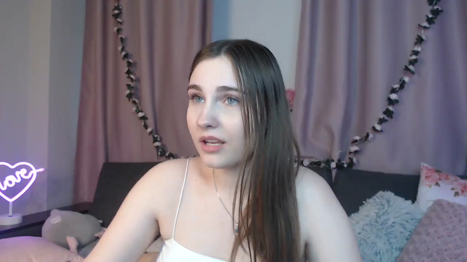 Gallery image thumbnail from LaneyGrey's myfreecams stream on, 10/15/2024, 11:50 image 15 of 20