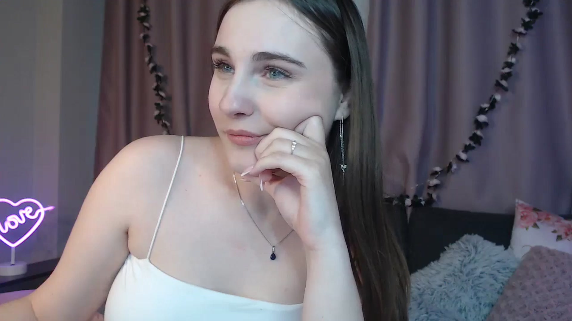 Gallery image thumbnail from LaneyGrey's myfreecams stream on, 10/15/2024, 11:50 image 17 of 20