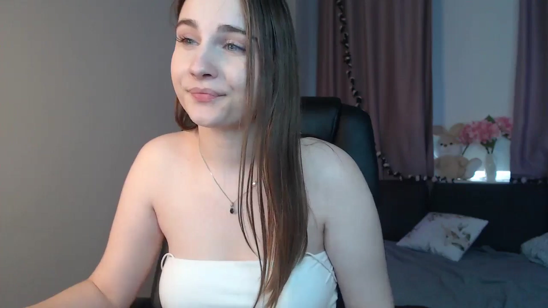 Gallery image thumbnail from LaneyGrey's myfreecams stream on, 10/15/2024, 12:13 image 12 of 20