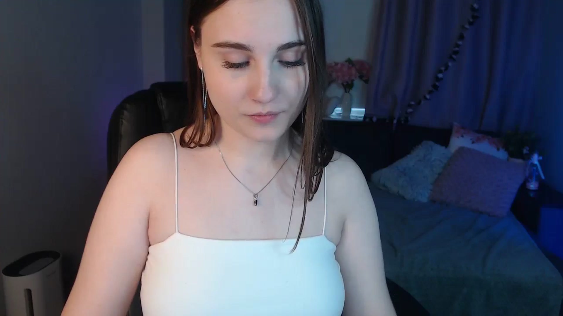 Gallery image thumbnail from LaneyGrey's myfreecams stream on, 10/15/2024, 13:14 image 14 of 20