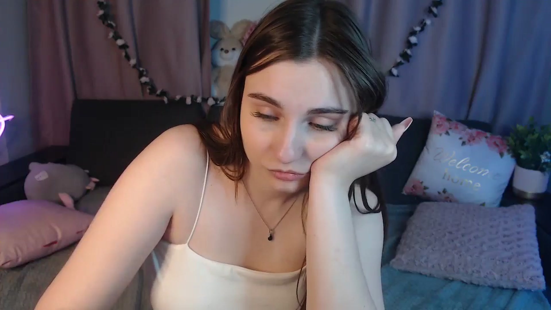 Gallery image thumbnail from LaneyGrey's myfreecams stream on, 10/15/2024, 13:54 image 8 of 20