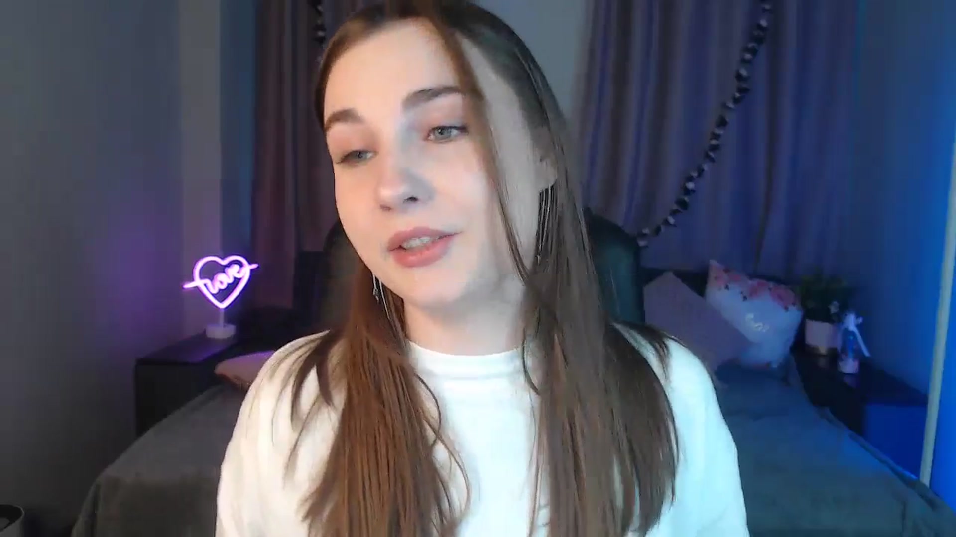 Gallery image thumbnail from LaneyGrey's myfreecams stream on, 10/18/2024, 08:19 image 13 of 20