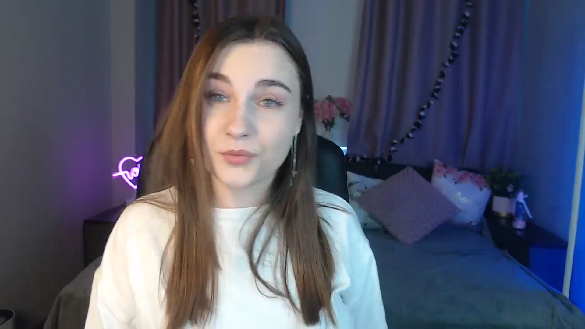Gallery image thumbnail from LaneyGrey's myfreecams stream on, 10/18/2024, 08:19 image 4 of 20