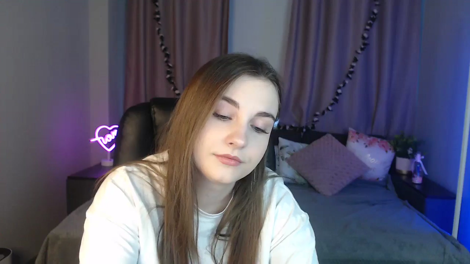 Gallery image thumbnail from LaneyGrey's myfreecams stream on, 10/18/2024, 08:19 image 2 of 20