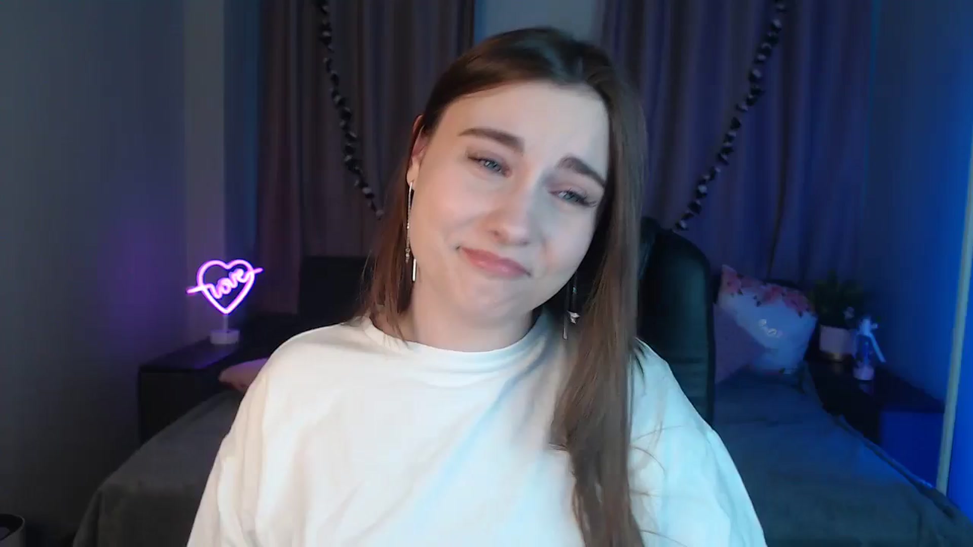 Gallery image thumbnail from LaneyGrey's myfreecams stream on, 10/18/2024, 08:19 image 8 of 20