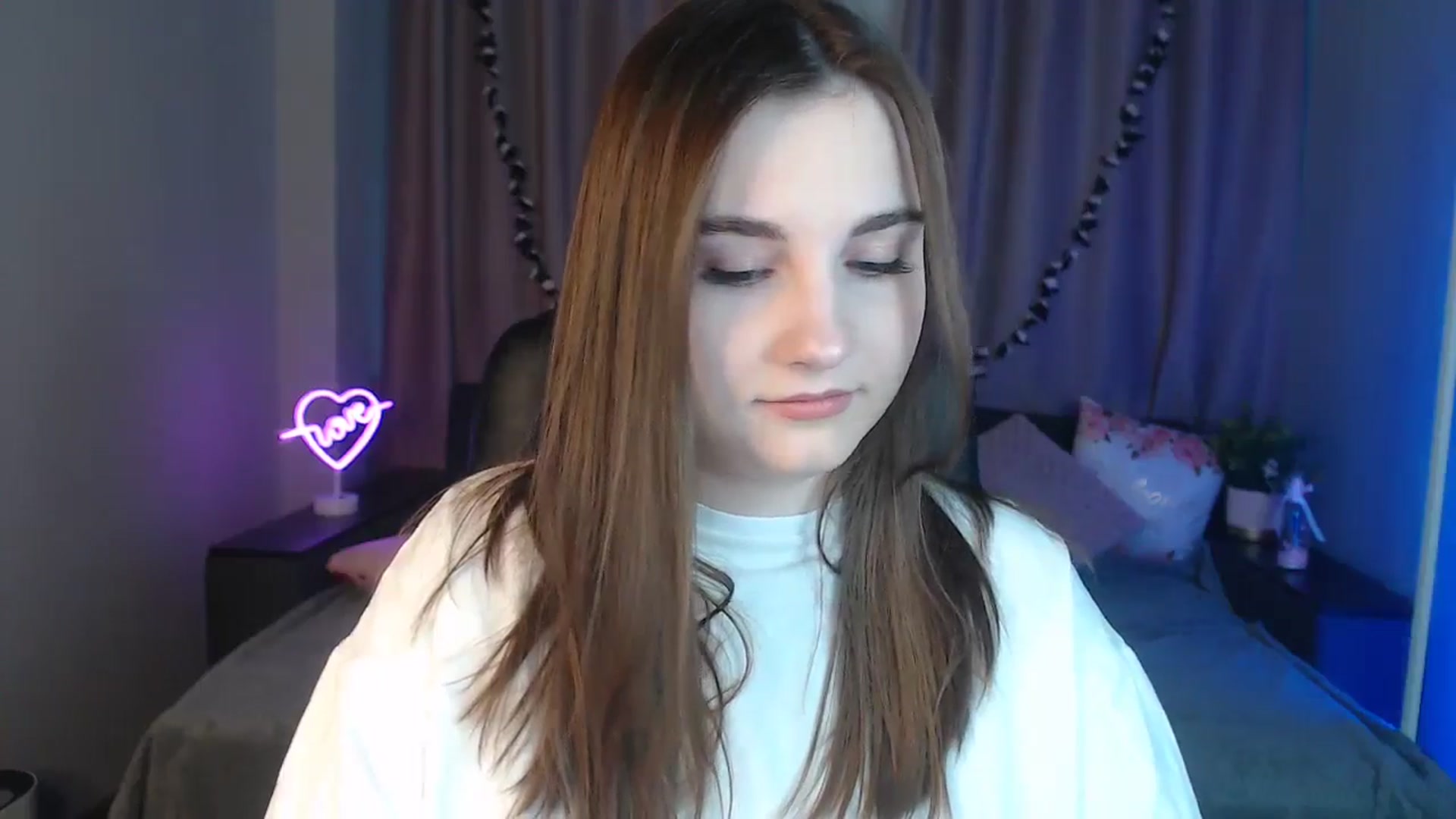 Gallery image thumbnail from LaneyGrey's myfreecams stream on, 10/18/2024, 08:19 image 12 of 20
