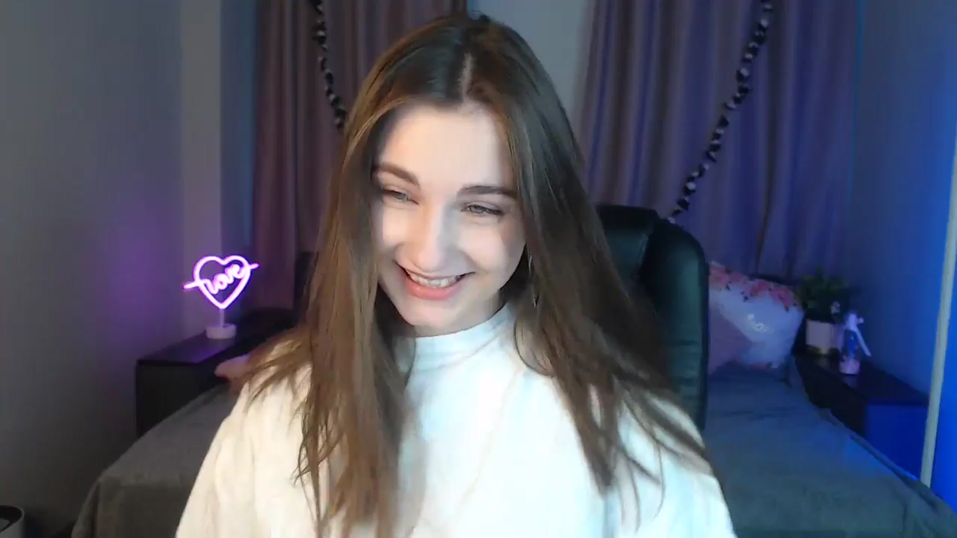 Gallery image thumbnail from LaneyGrey's myfreecams stream on, 10/18/2024, 08:19 image 10 of 20