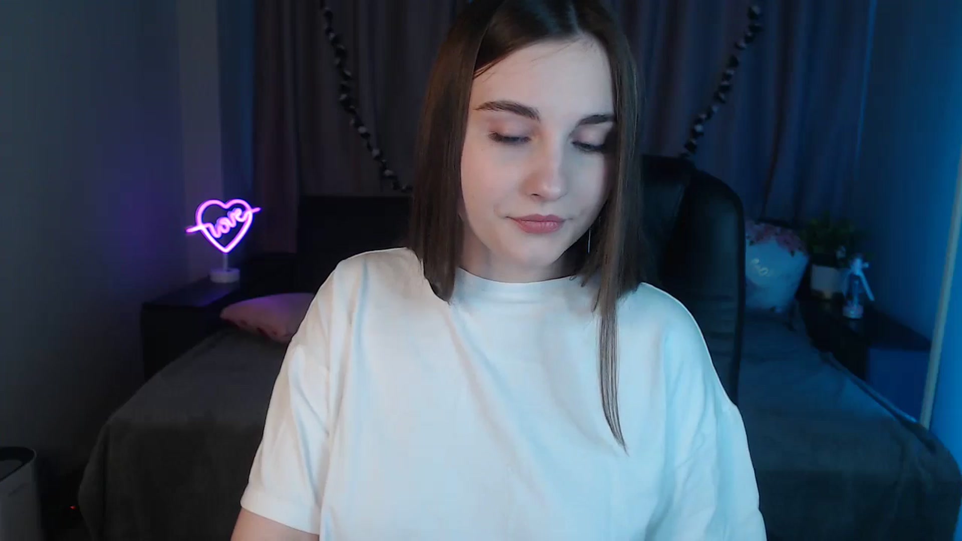 Gallery image thumbnail from LaneyGrey's myfreecams stream on, 10/18/2024, 09:13 image 13 of 20