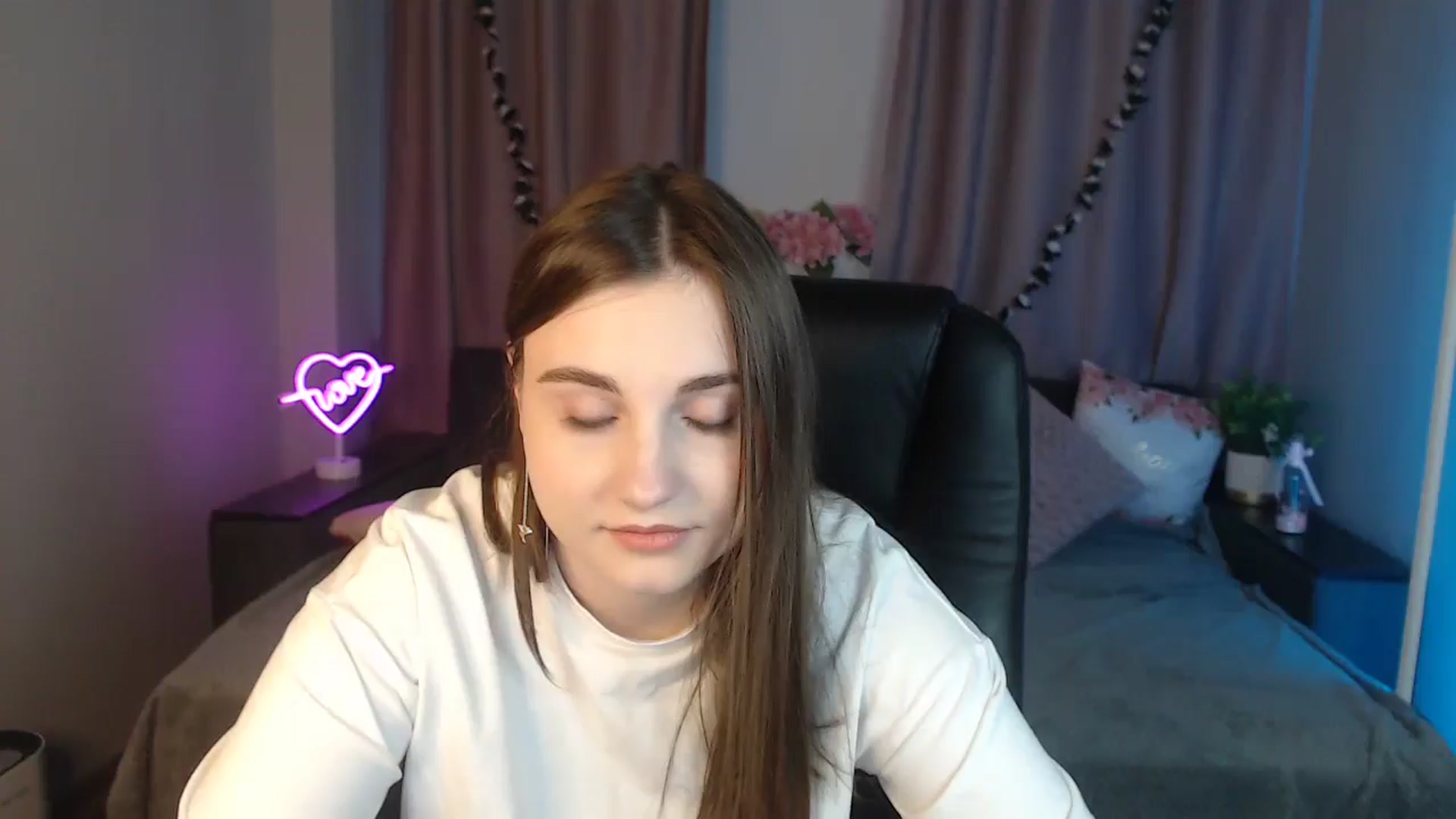 Gallery image thumbnail from LaneyGrey's myfreecams stream on, 10/18/2024, 09:13 image 18 of 20