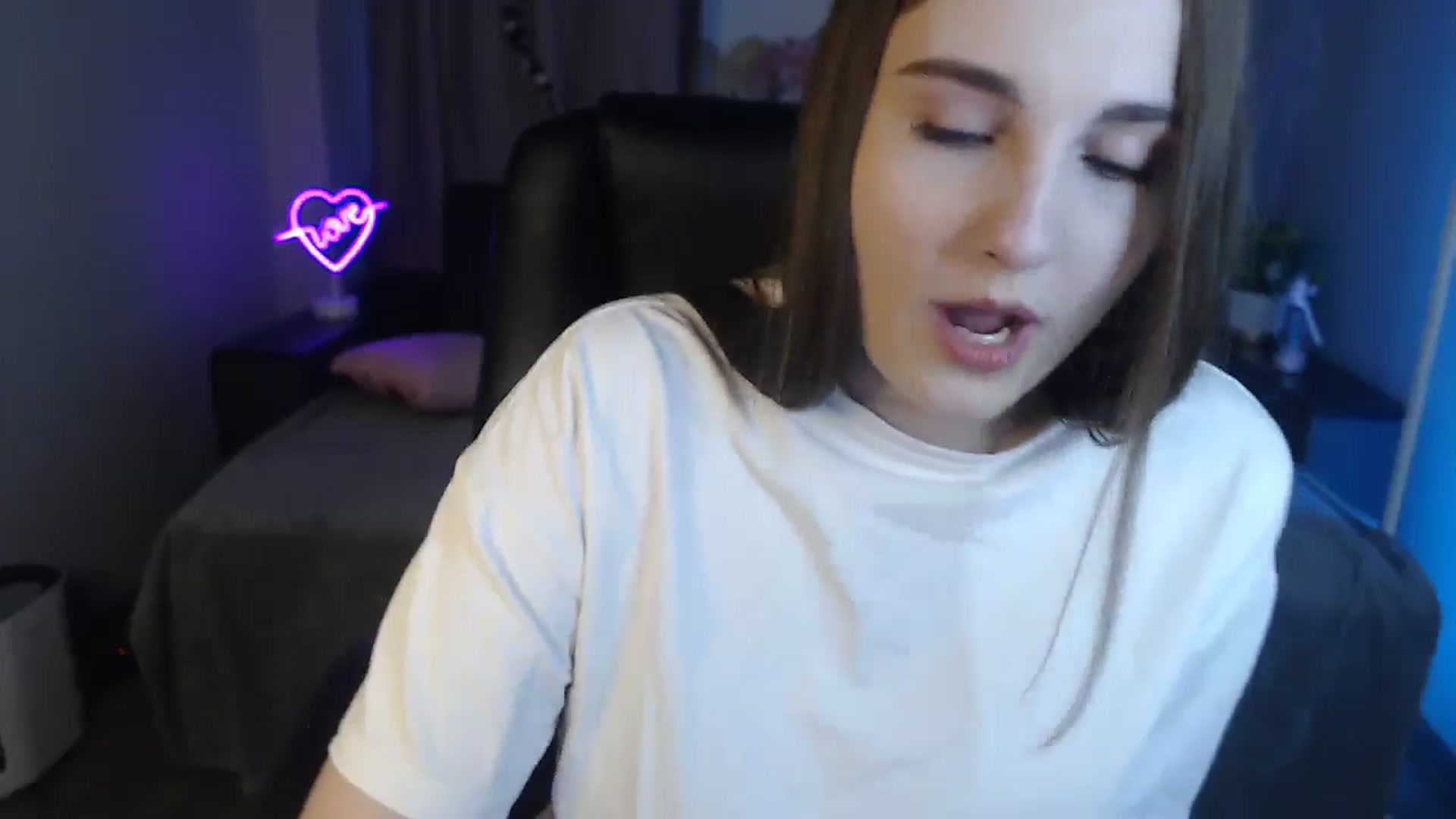 Gallery image thumbnail from LaneyGrey's myfreecams stream on, 10/18/2024, 09:13 image 3 of 20