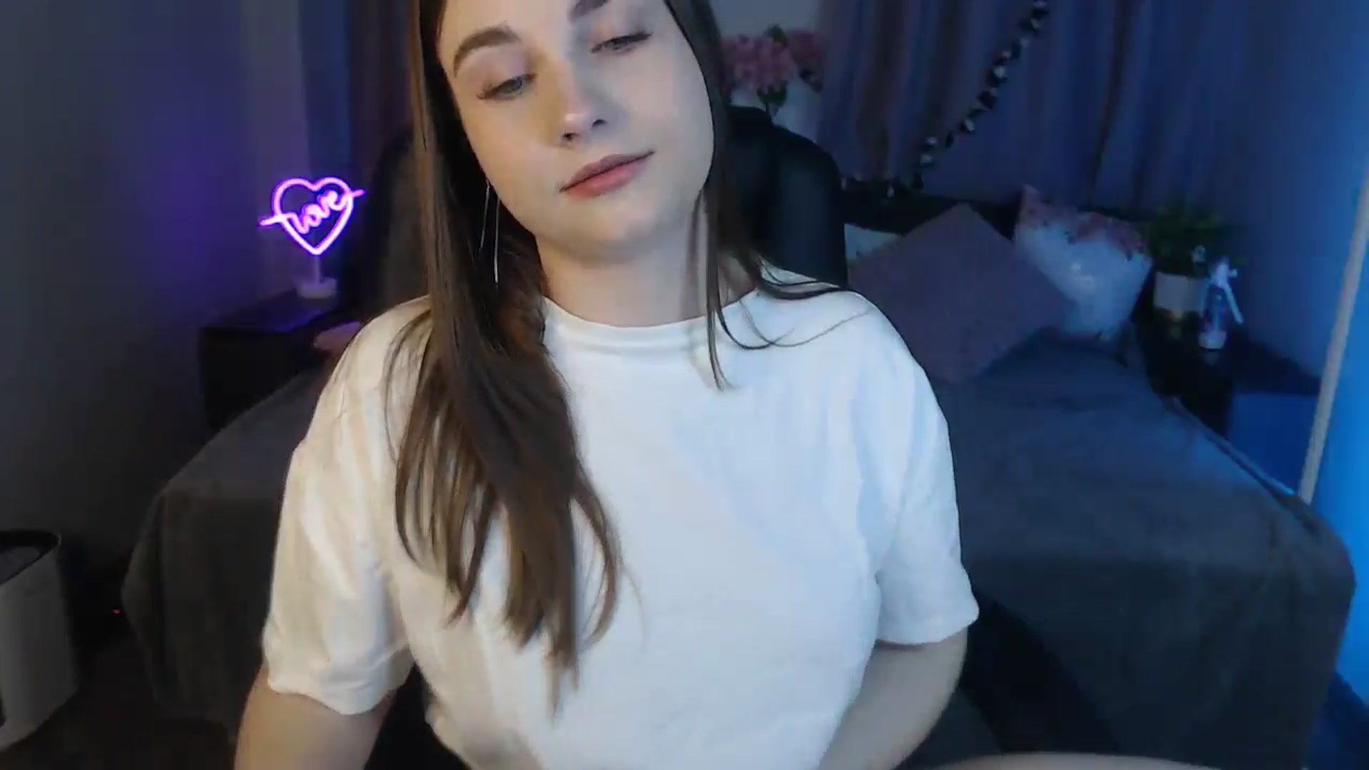 Gallery image thumbnail from LaneyGrey's myfreecams stream on, 10/18/2024, 09:13 image 5 of 20