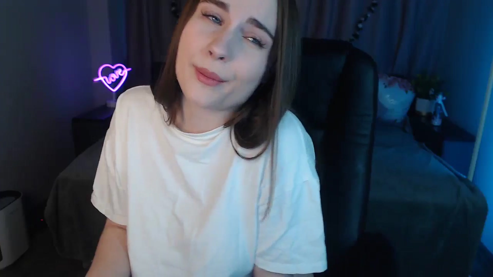 Gallery image thumbnail from LaneyGrey's myfreecams stream on, 10/18/2024, 09:13 image 4 of 20
