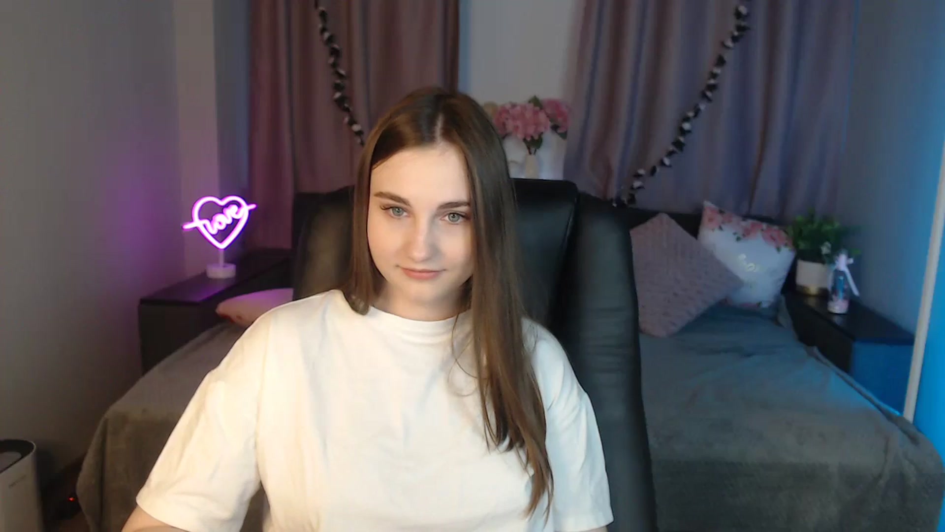 Gallery image thumbnail from LaneyGrey's myfreecams stream on, 10/18/2024, 09:13 image 11 of 20