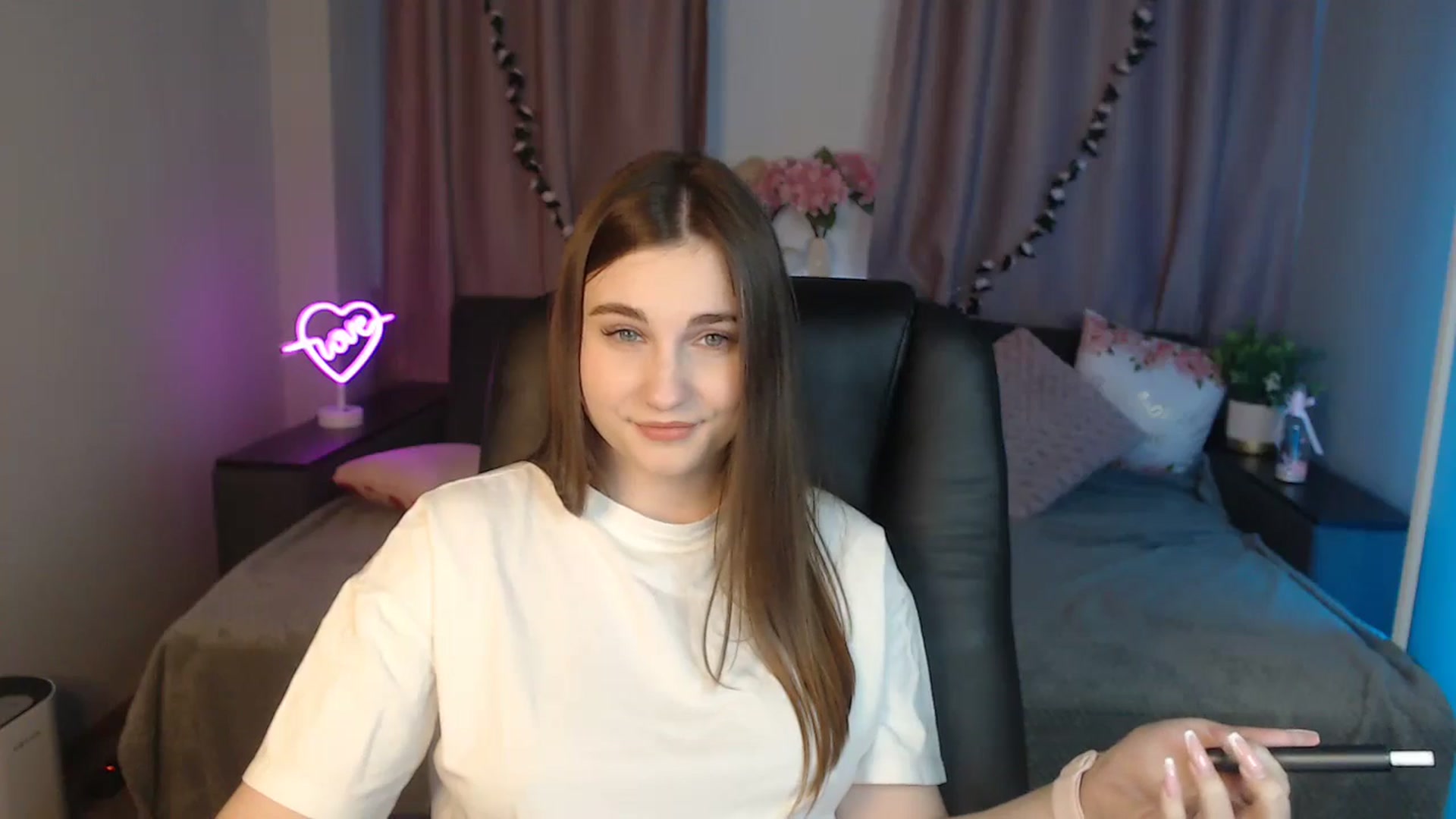 Gallery image thumbnail from LaneyGrey's myfreecams stream on, 10/18/2024, 09:13 image 12 of 20
