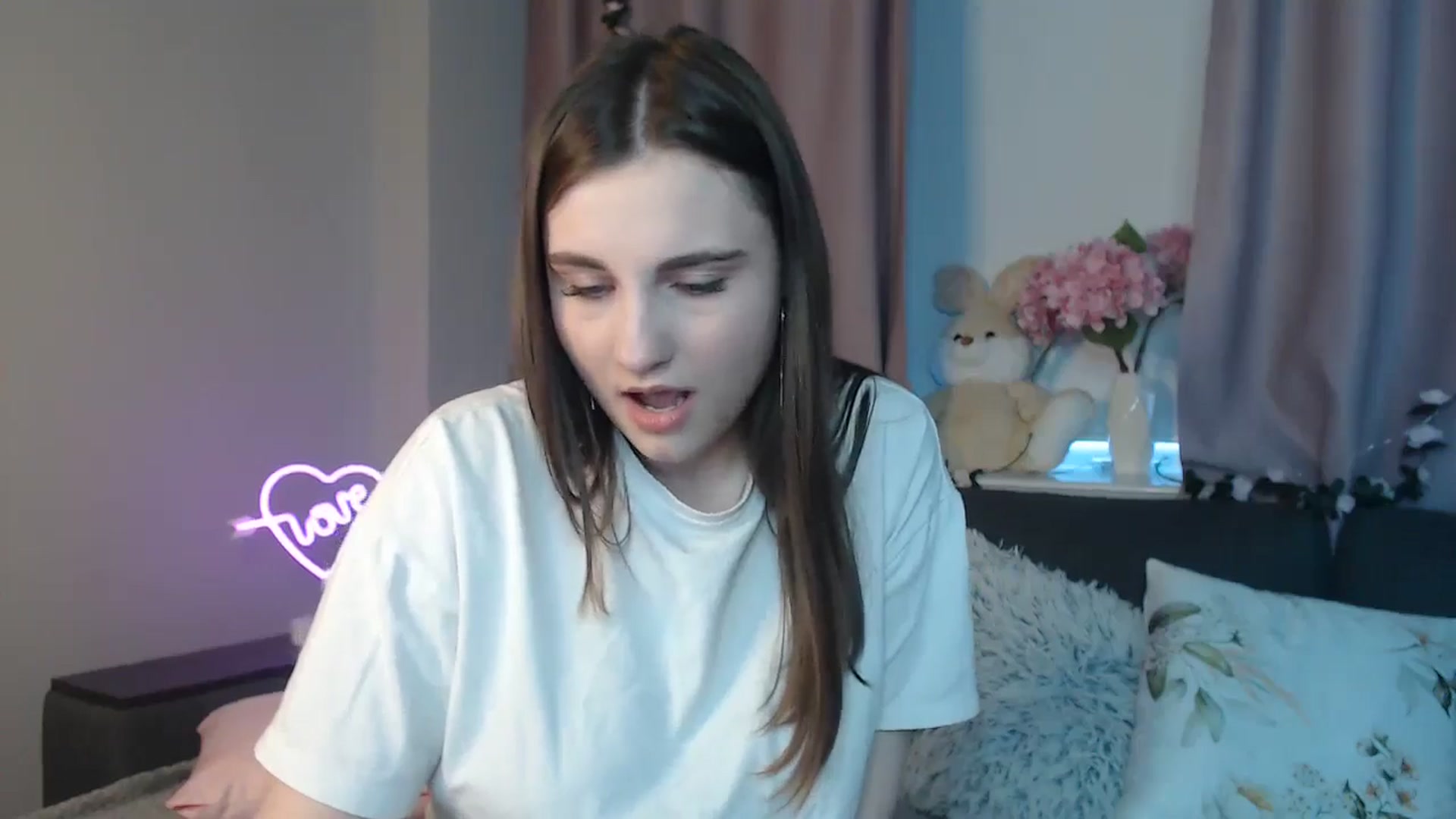 Gallery image thumbnail from LaneyGrey's myfreecams stream on, 10/18/2024, 09:45 image 11 of 20