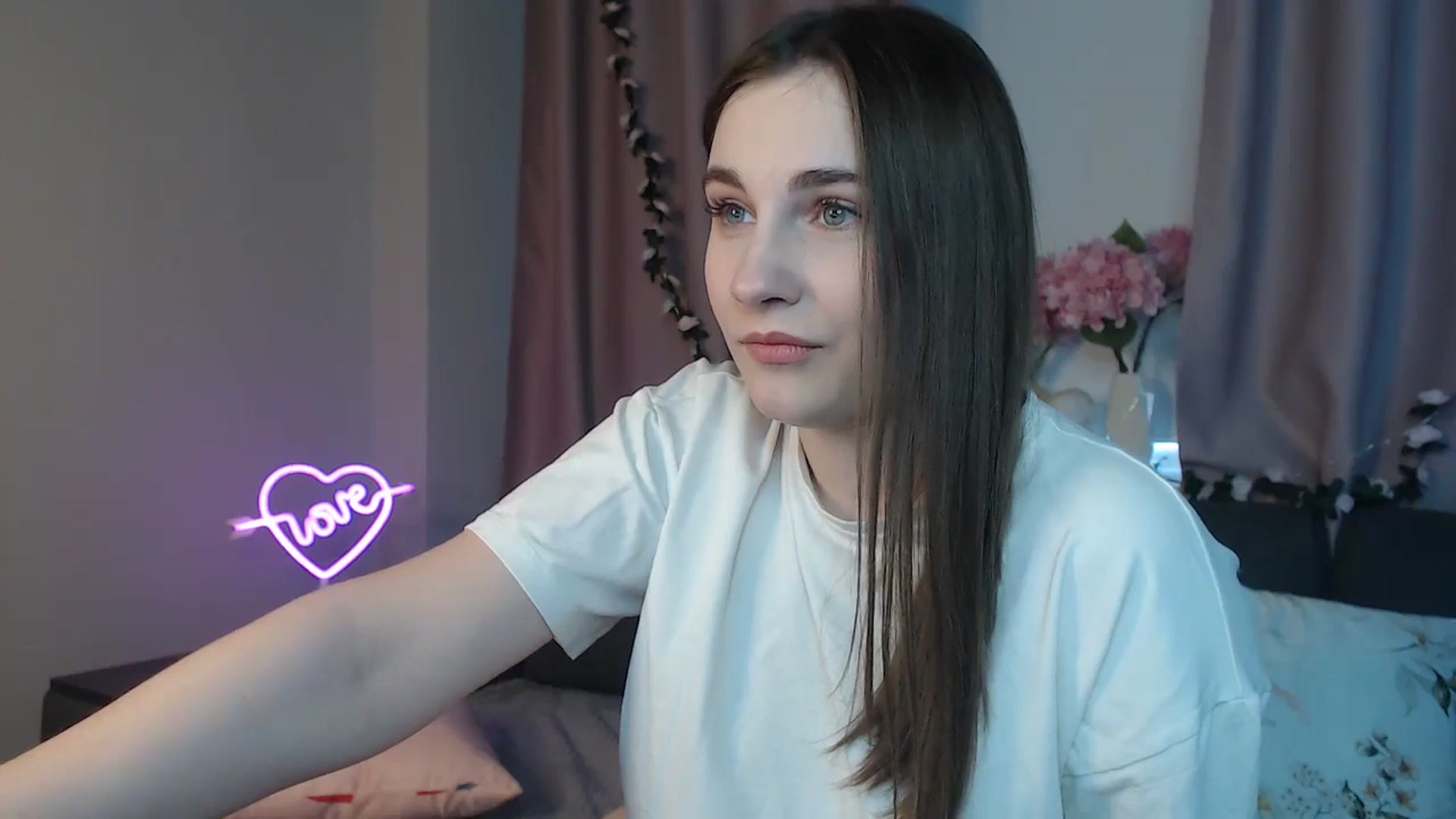 Gallery image thumbnail from LaneyGrey's myfreecams stream on, 10/18/2024, 09:45 image 4 of 20