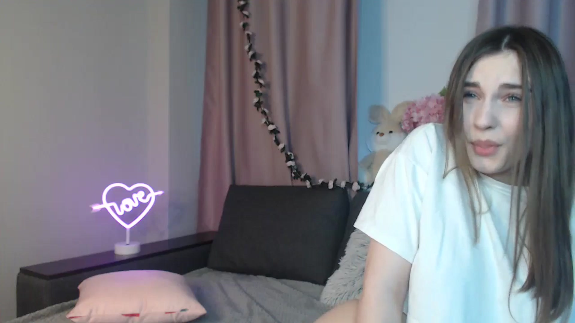 Gallery image thumbnail from LaneyGrey's myfreecams stream on, 10/18/2024, 09:45 image 6 of 20