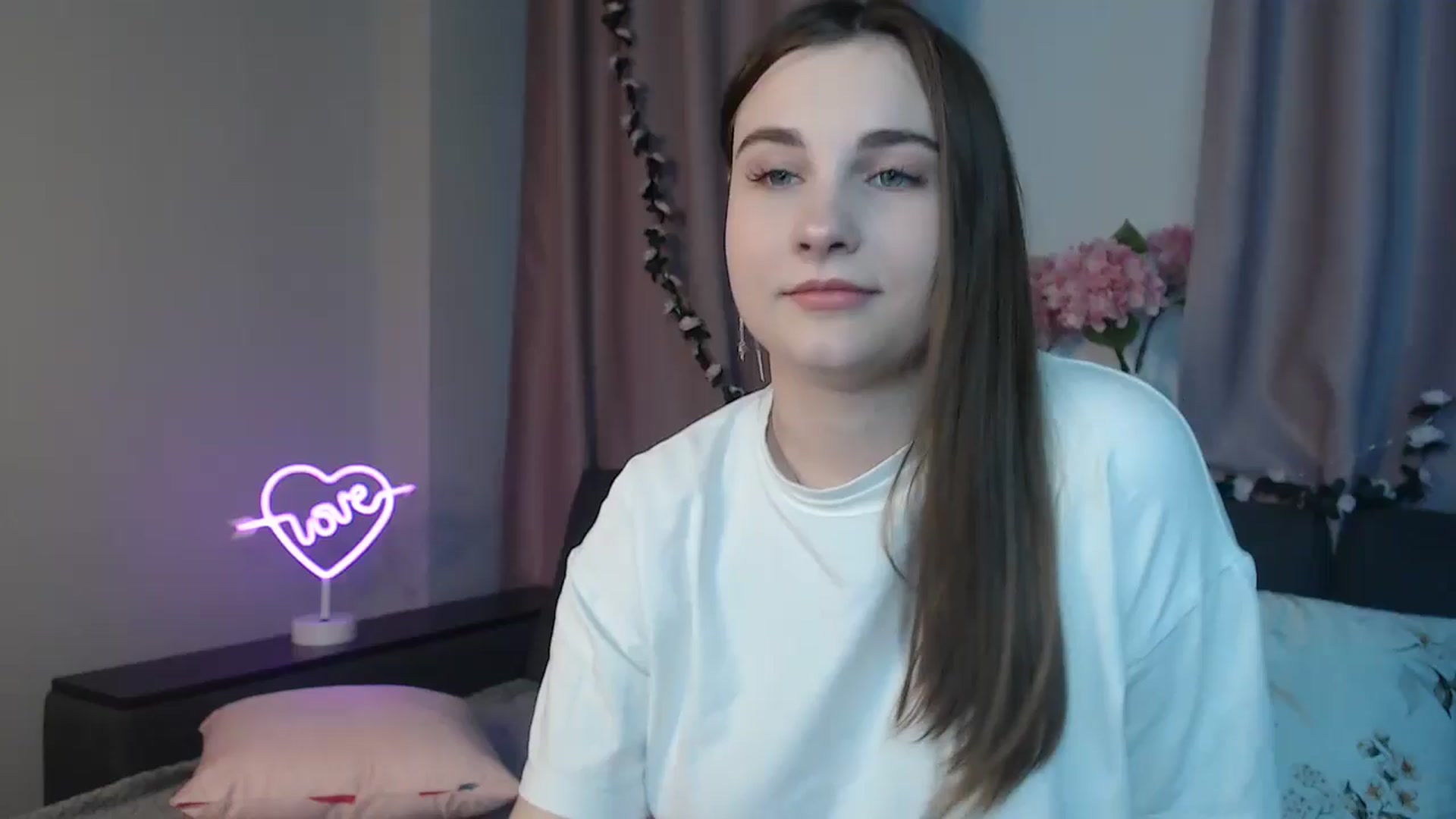 Gallery image thumbnail from LaneyGrey's myfreecams stream on, 10/18/2024, 09:45 image 3 of 20