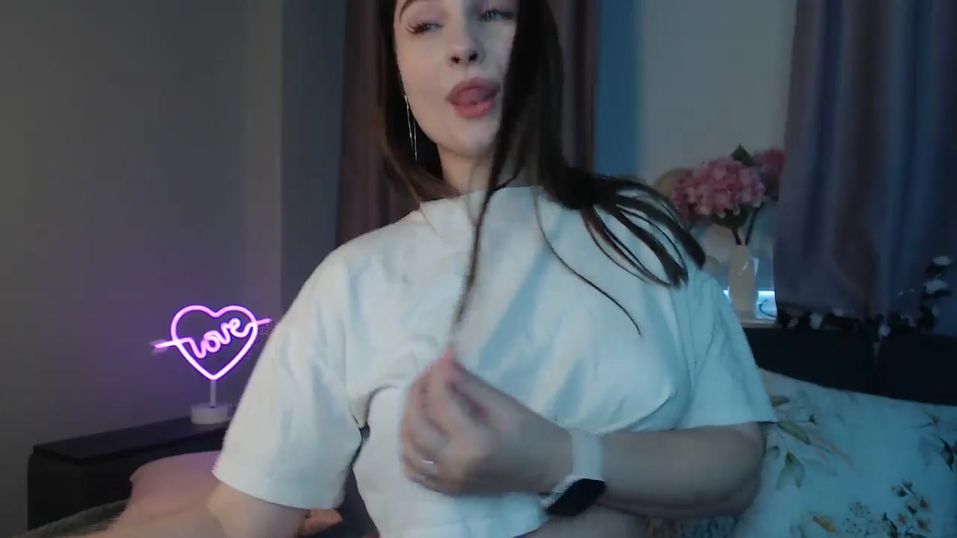 Gallery image thumbnail from LaneyGrey's myfreecams stream on, 10/18/2024, 09:45 image 10 of 20