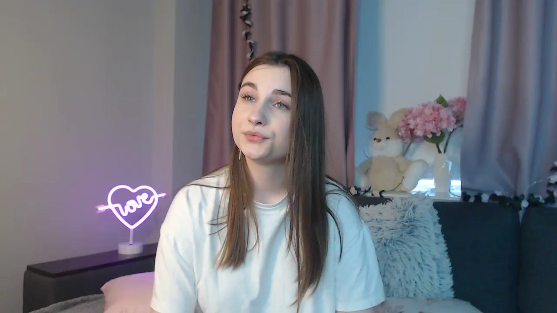 Gallery image thumbnail from LaneyGrey's myfreecams stream on, 10/18/2024, 10:38 image 4 of 20