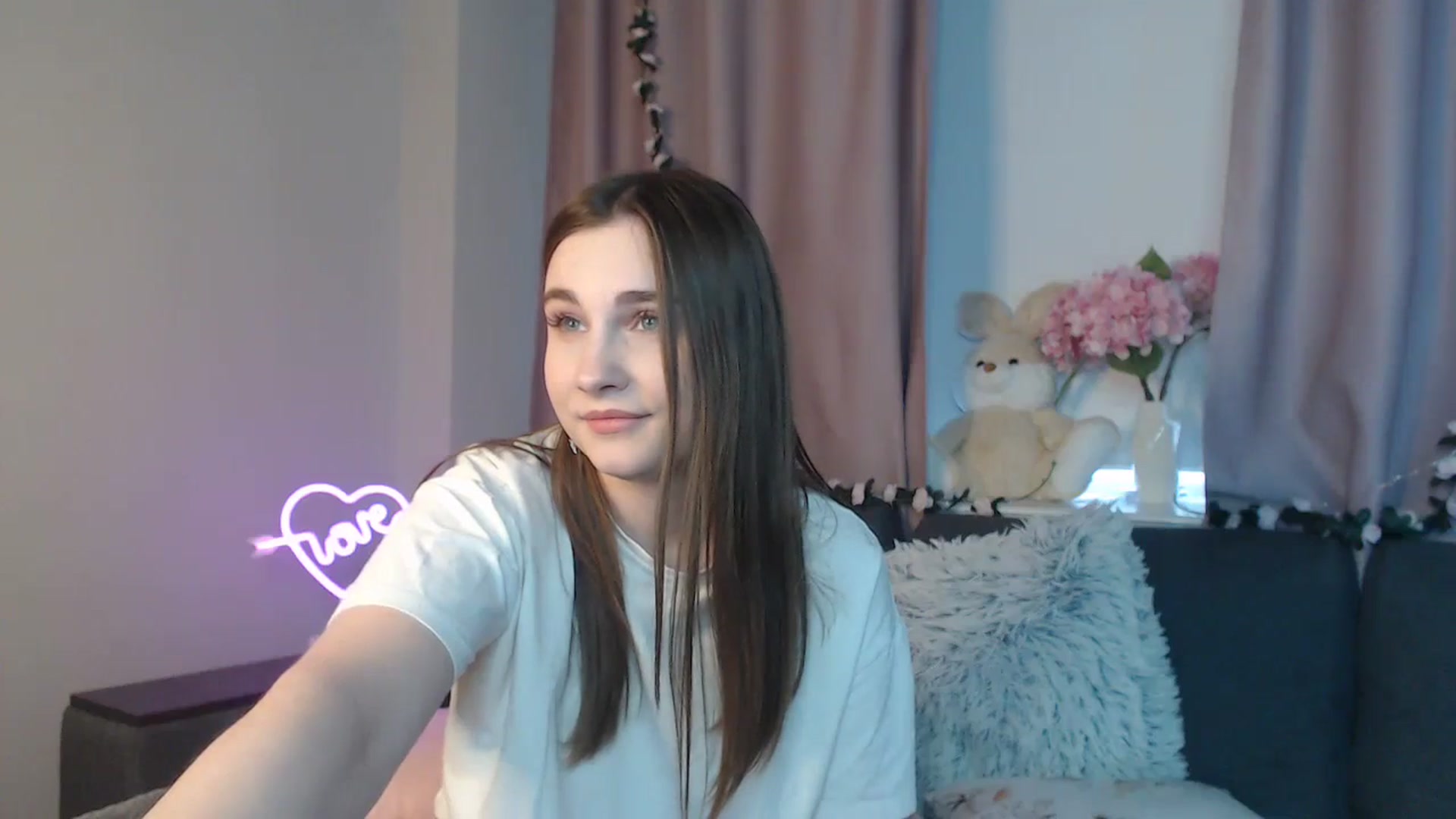 Gallery image thumbnail from LaneyGrey's myfreecams stream on, 10/18/2024, 10:38 image 5 of 20