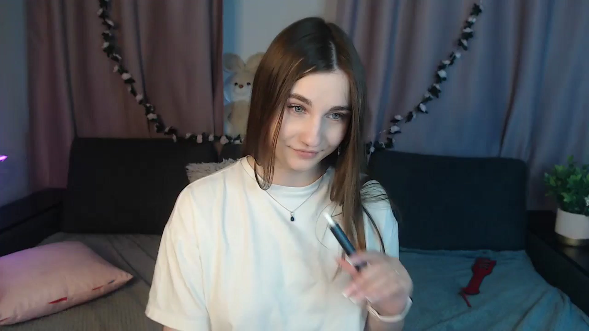 Gallery image thumbnail from LaneyGrey's myfreecams stream on, 10/18/2024, 12:10 image 19 of 20