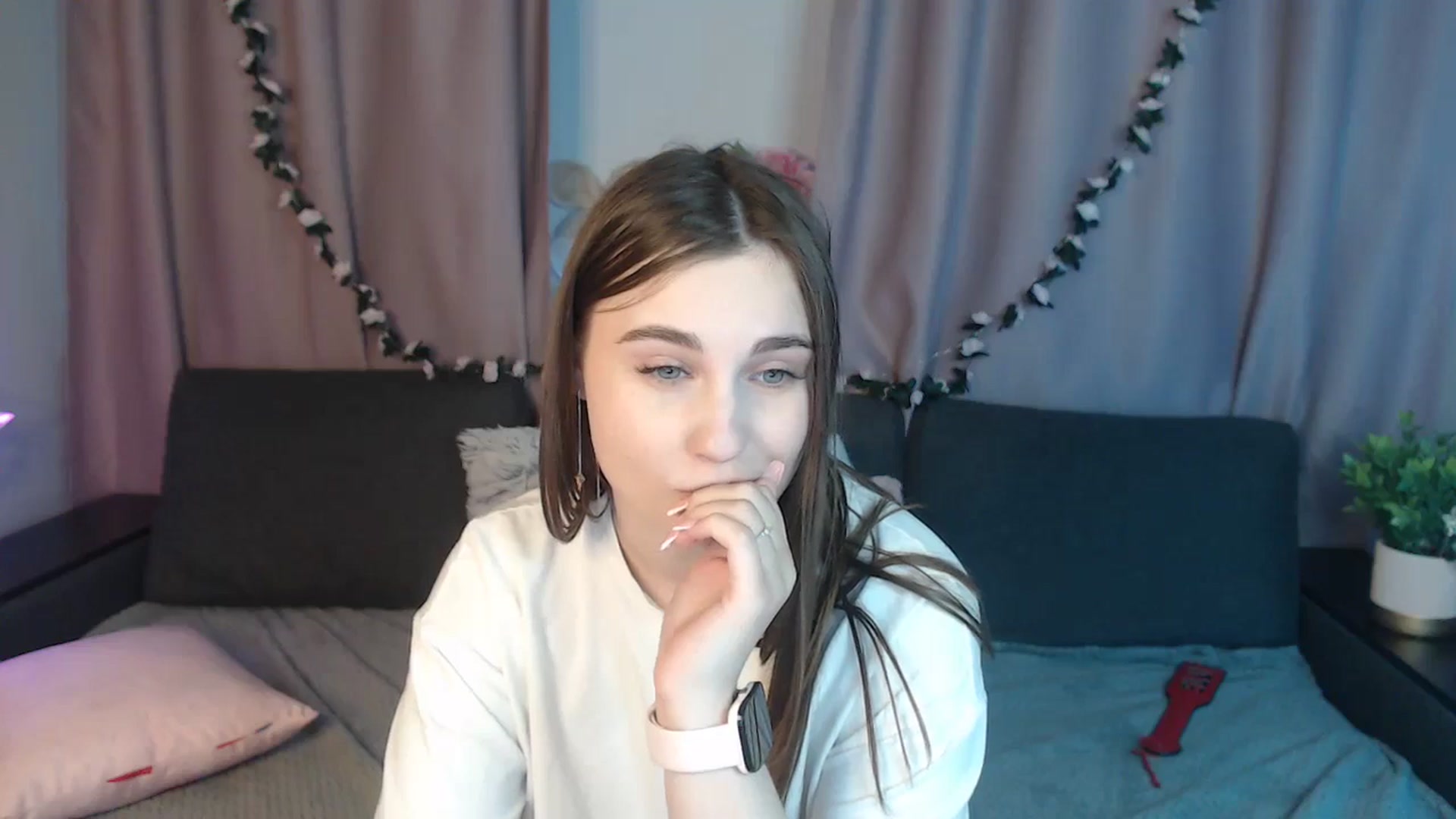 Gallery image thumbnail from LaneyGrey's myfreecams stream on, 10/18/2024, 12:10 image 8 of 20