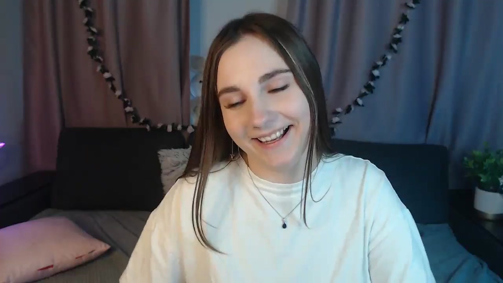 Gallery image thumbnail from LaneyGrey's myfreecams stream on, 10/18/2024, 12:10 image 14 of 20