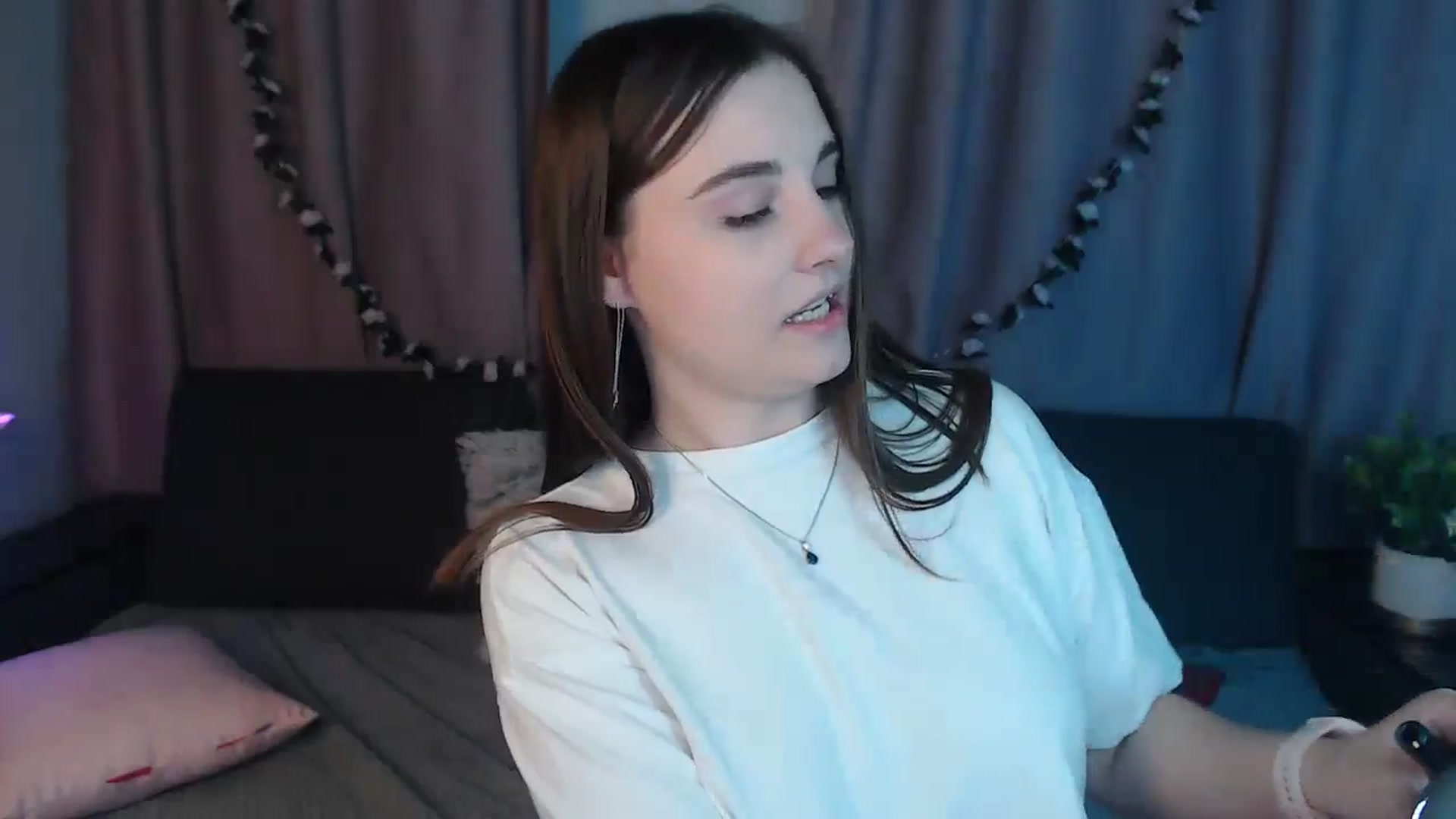 Gallery image thumbnail from LaneyGrey's myfreecams stream on, 10/18/2024, 12:10 image 11 of 20