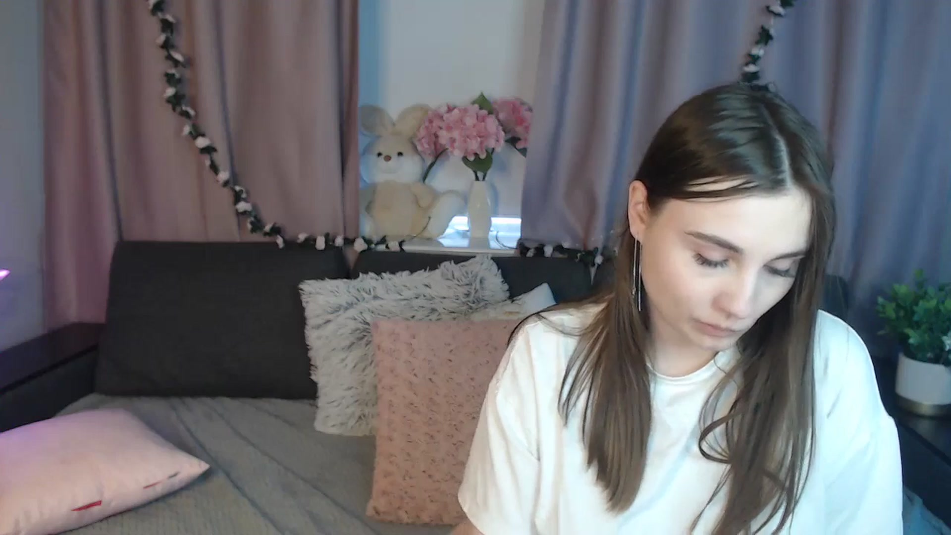 Gallery image thumbnail from LaneyGrey's myfreecams stream on, 10/18/2024, 12:10 image 9 of 20