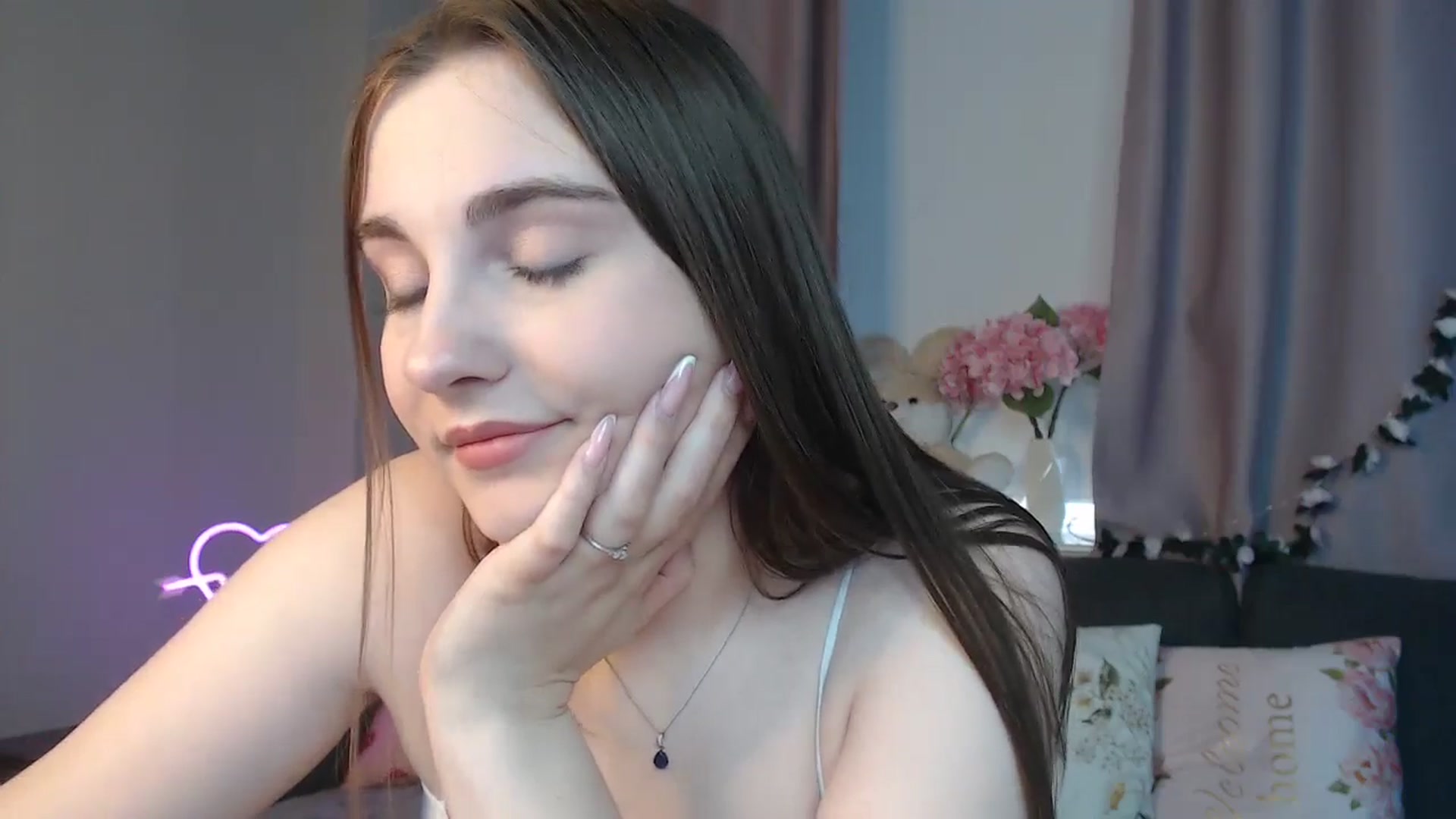 Gallery image thumbnail from LaneyGrey's myfreecams stream on, 10/19/2024, 09:17 image 3 of 20