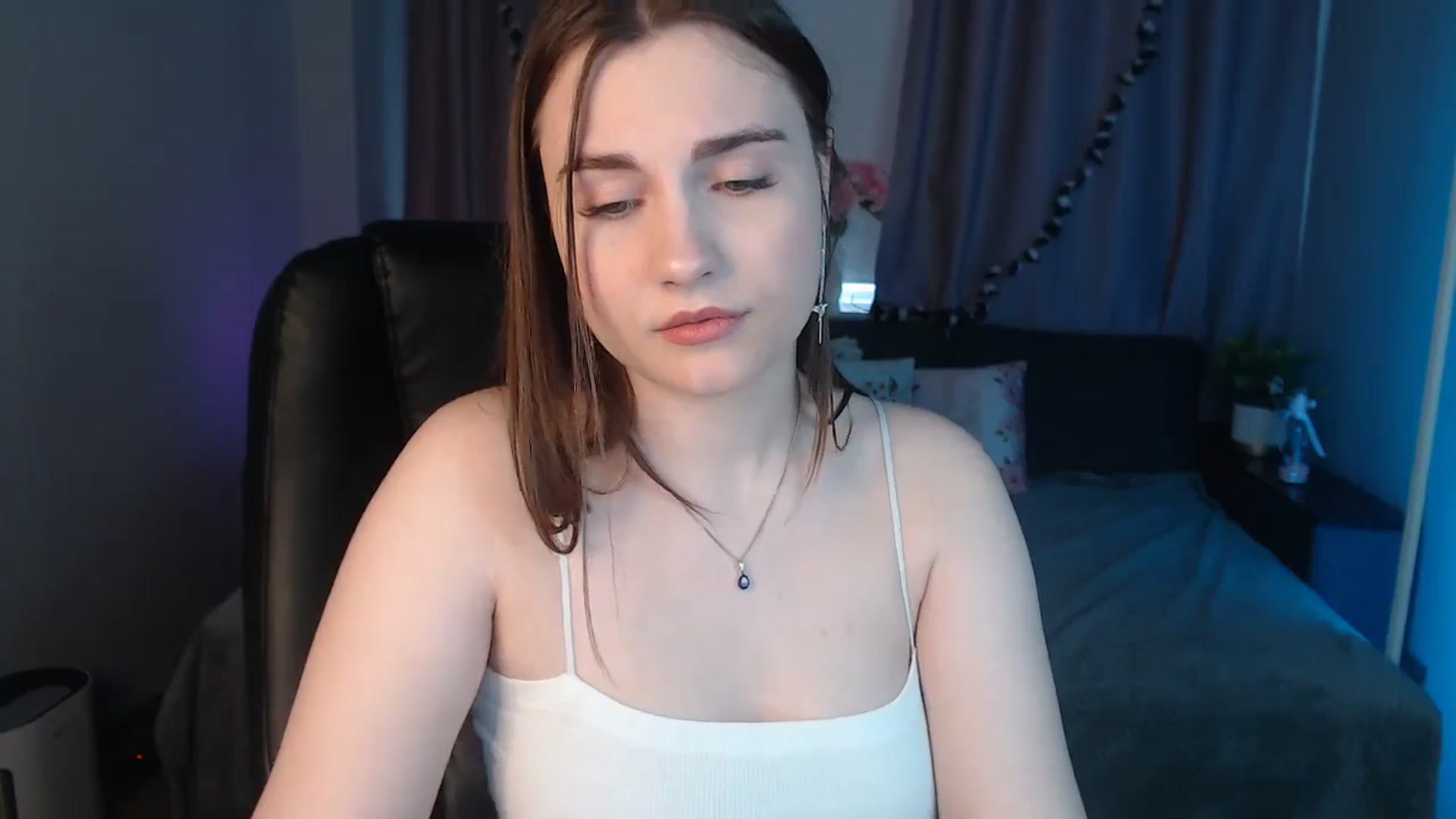 Gallery image thumbnail from LaneyGrey's myfreecams stream on, 10/19/2024, 09:17 image 9 of 20