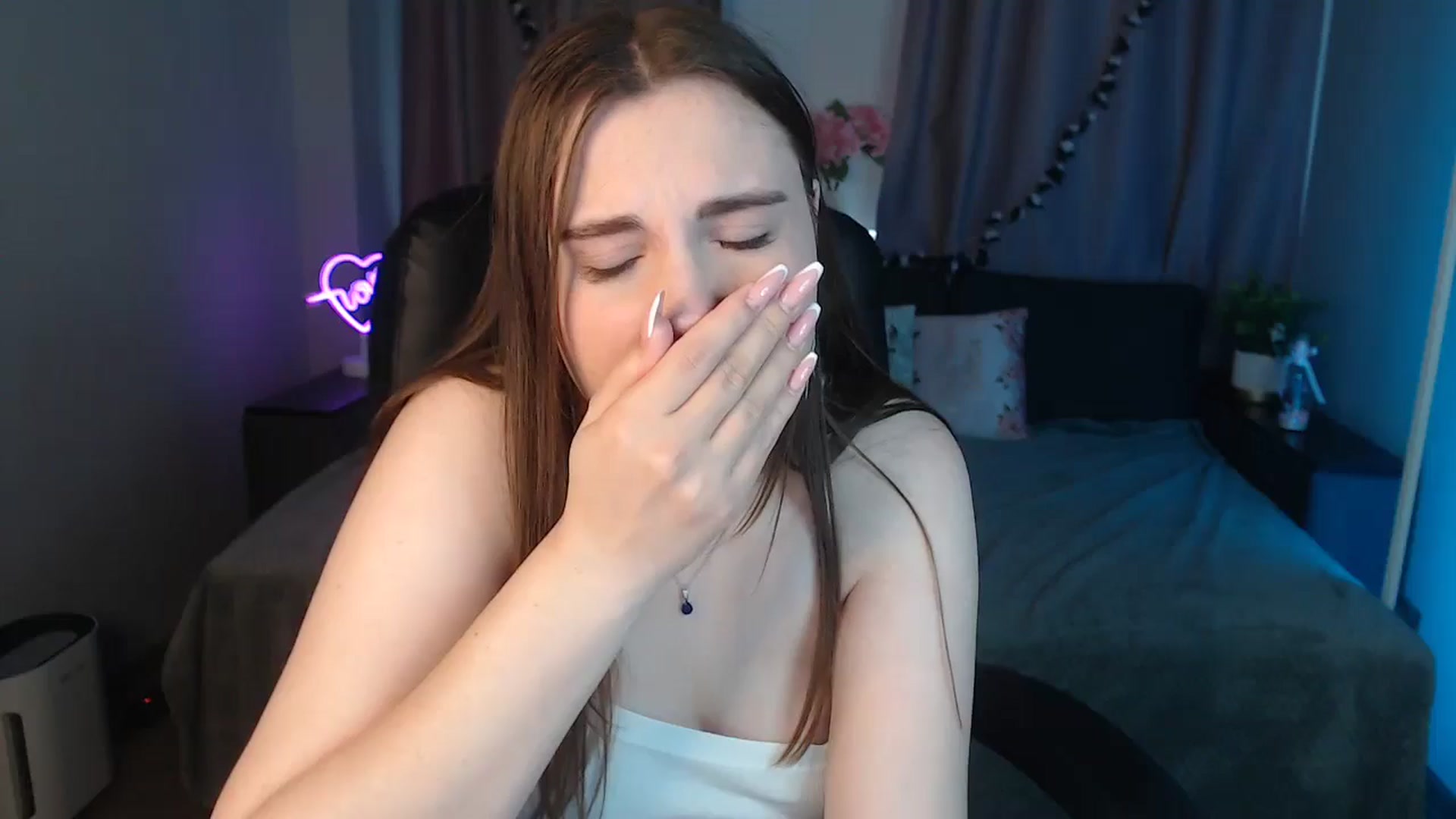 Gallery image thumbnail from LaneyGrey's myfreecams stream on, 10/19/2024, 09:17 image 19 of 20