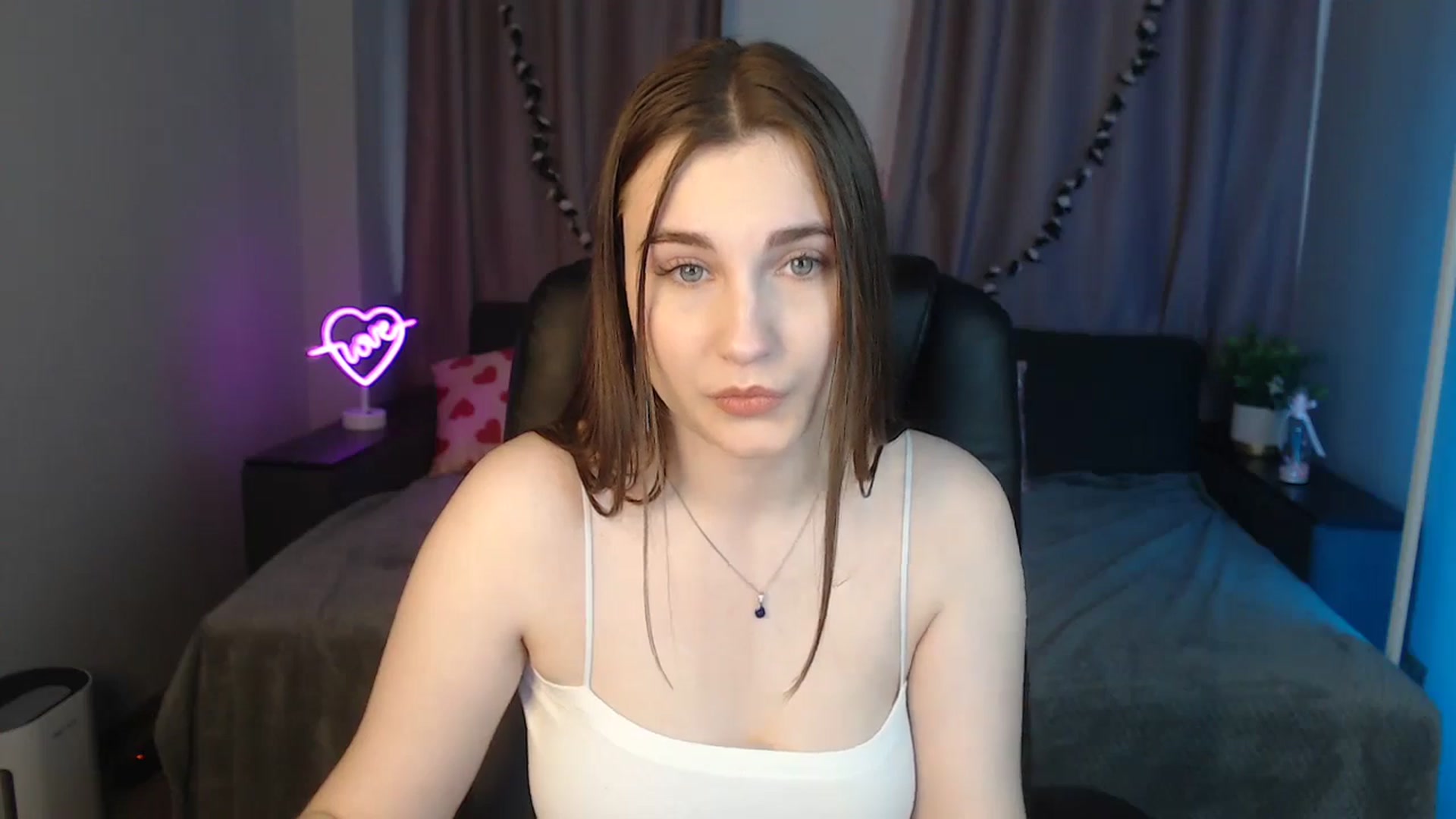 Gallery image thumbnail from LaneyGrey's myfreecams stream on, 10/19/2024, 09:17 image 8 of 20